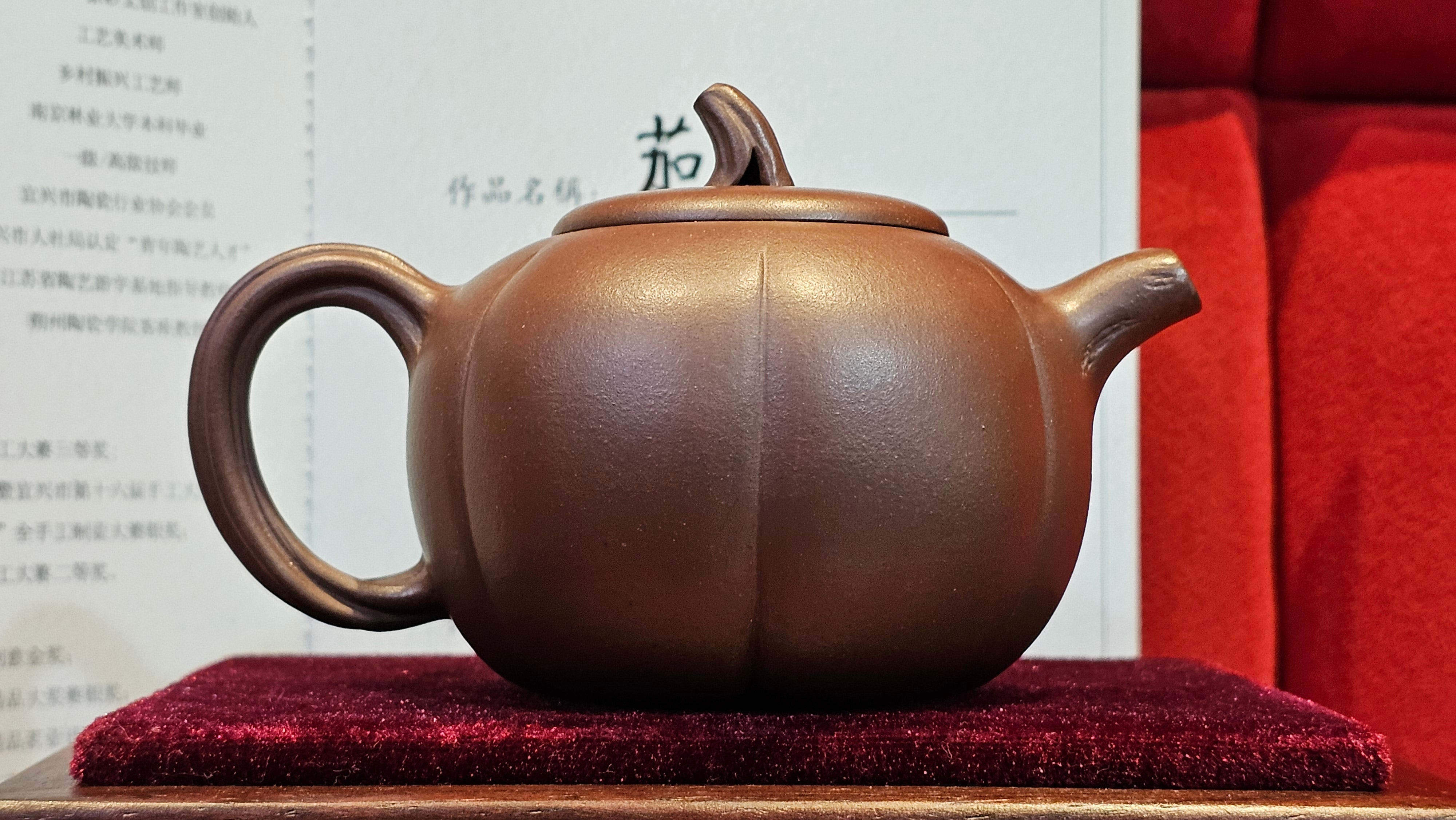 《茄瓜》"Qie Gua", 200.3ml, Di Cao Qing Zi Ni 底槽青紫泥 ~ Crafted by L3A Consummate Master Artist Li Yan Ru 李艳如 ~!Congratulations to Ms M.L., 1433hrs 25th Oct 2025, Phoenix! AZ!