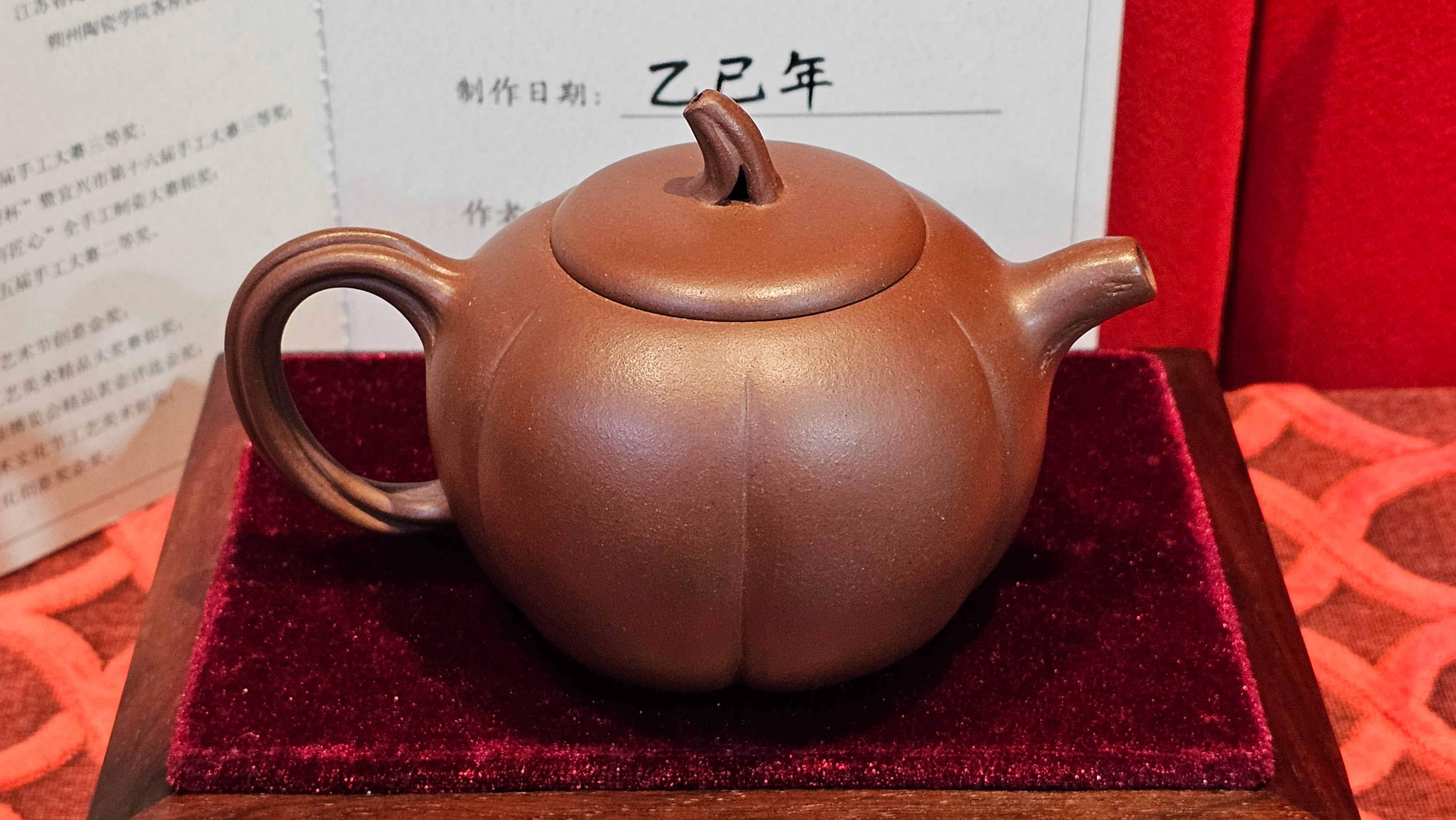 《茄瓜》"Qie Gua", 200.3ml, Di Cao Qing Zi Ni 底槽青紫泥 ~ Crafted by L3A Consummate Master Artist Li Yan Ru 李艳如 ~!Congratulations to Ms M.L., 1433hrs 25th Oct 2025, Phoenix! AZ!