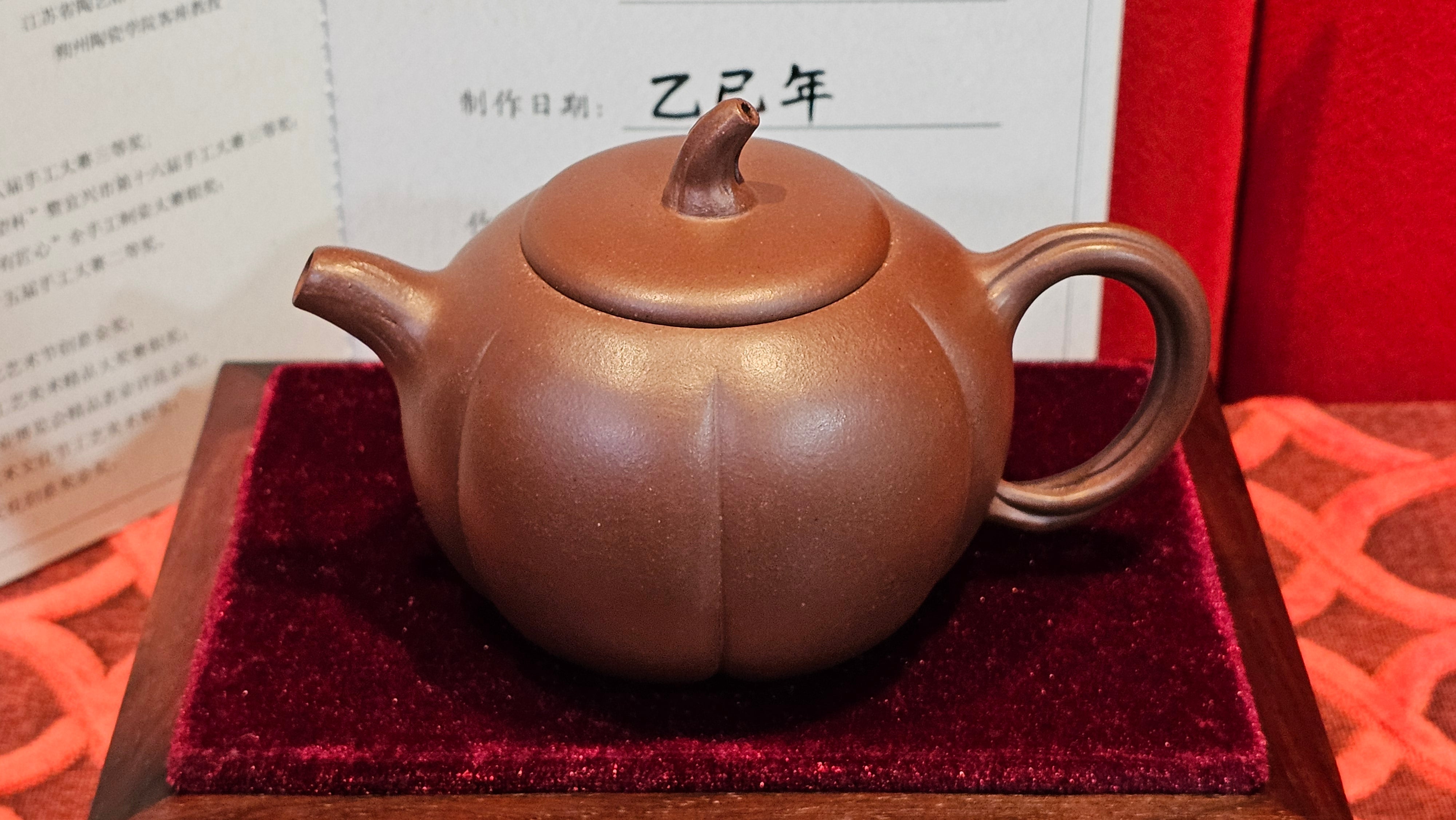 《茄瓜》"Qie Gua", 200.3ml, Di Cao Qing Zi Ni 底槽青紫泥 ~ Crafted by L3A Consummate Master Artist Li Yan Ru 李艳如 ~!Congratulations to Ms M.L., 1433hrs 25th Oct 2025, Phoenix! AZ!