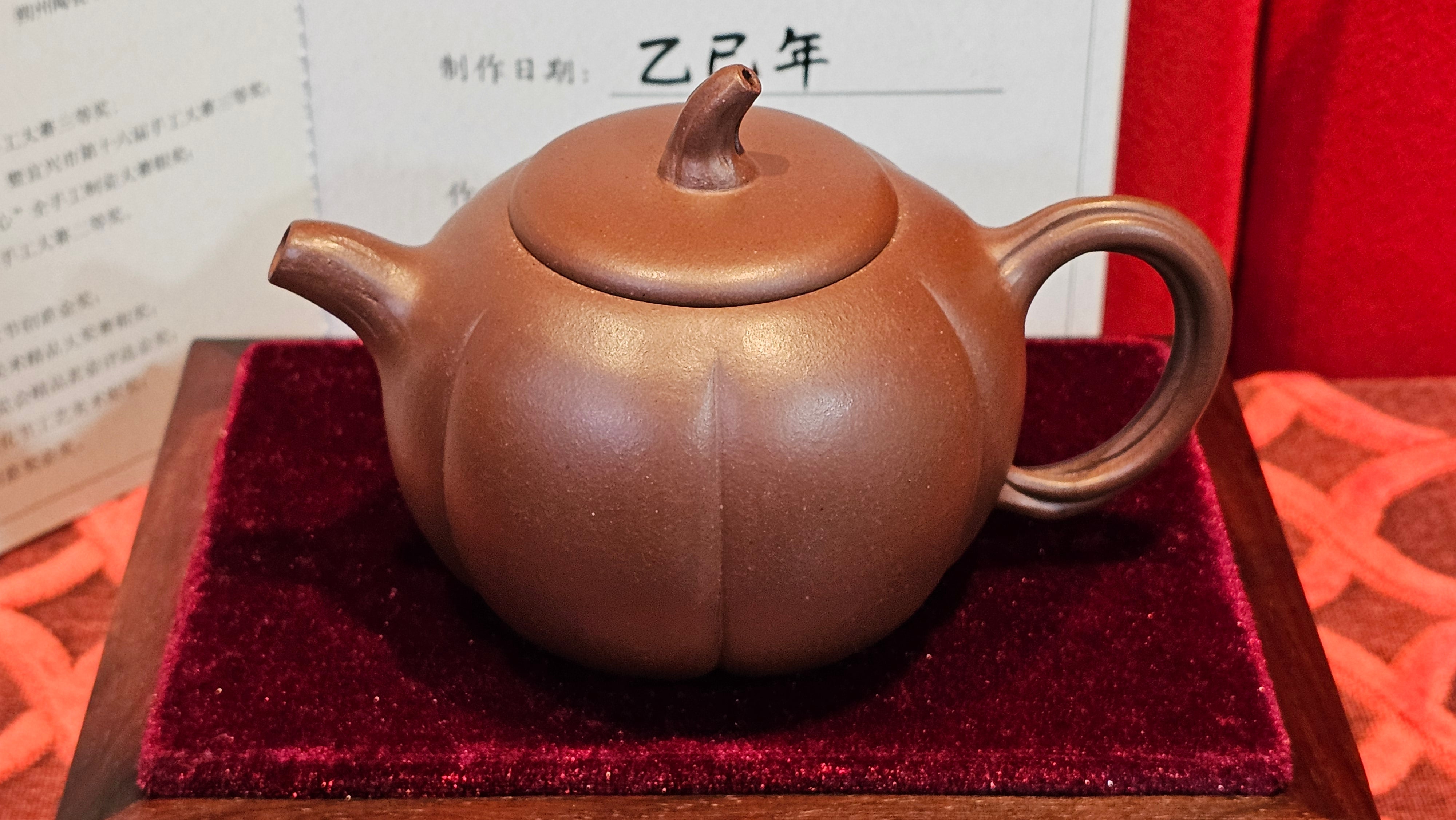 《茄瓜》"Qie Gua", 200.3ml, Di Cao Qing Zi Ni 底槽青紫泥 ~ Crafted by L3A Consummate Master Artist Li Yan Ru 李艳如 ~!Congratulations to Ms M.L., 1433hrs 25th Oct 2025, Phoenix! AZ!