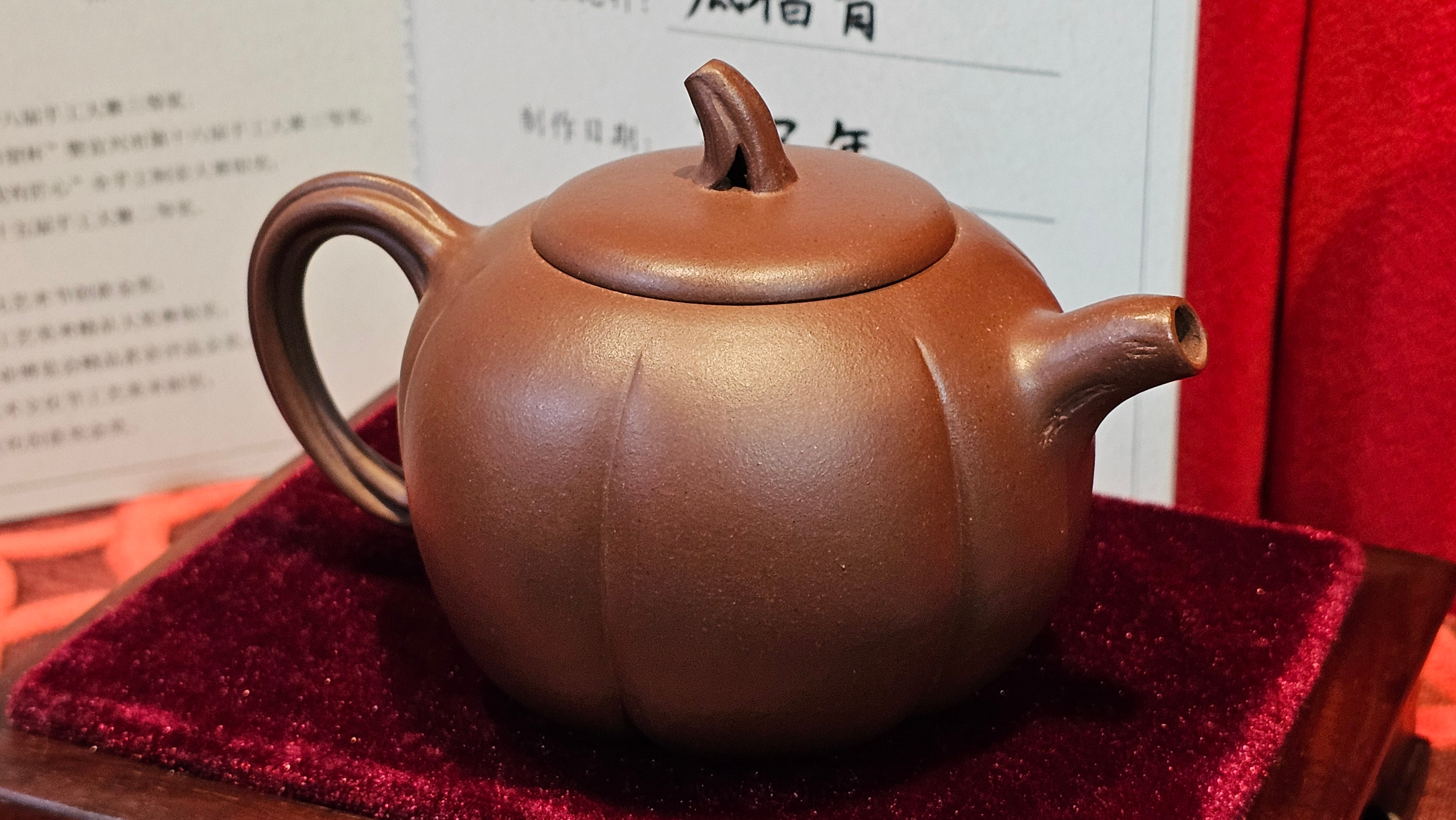 《茄瓜》"Qie Gua", 200.3ml, Di Cao Qing Zi Ni 底槽青紫泥 ~ Crafted by L3A Consummate Master Artist Li Yan Ru 李艳如 ~!Congratulations to Ms M.L., 1433hrs 25th Oct 2025, Phoenix! AZ!
