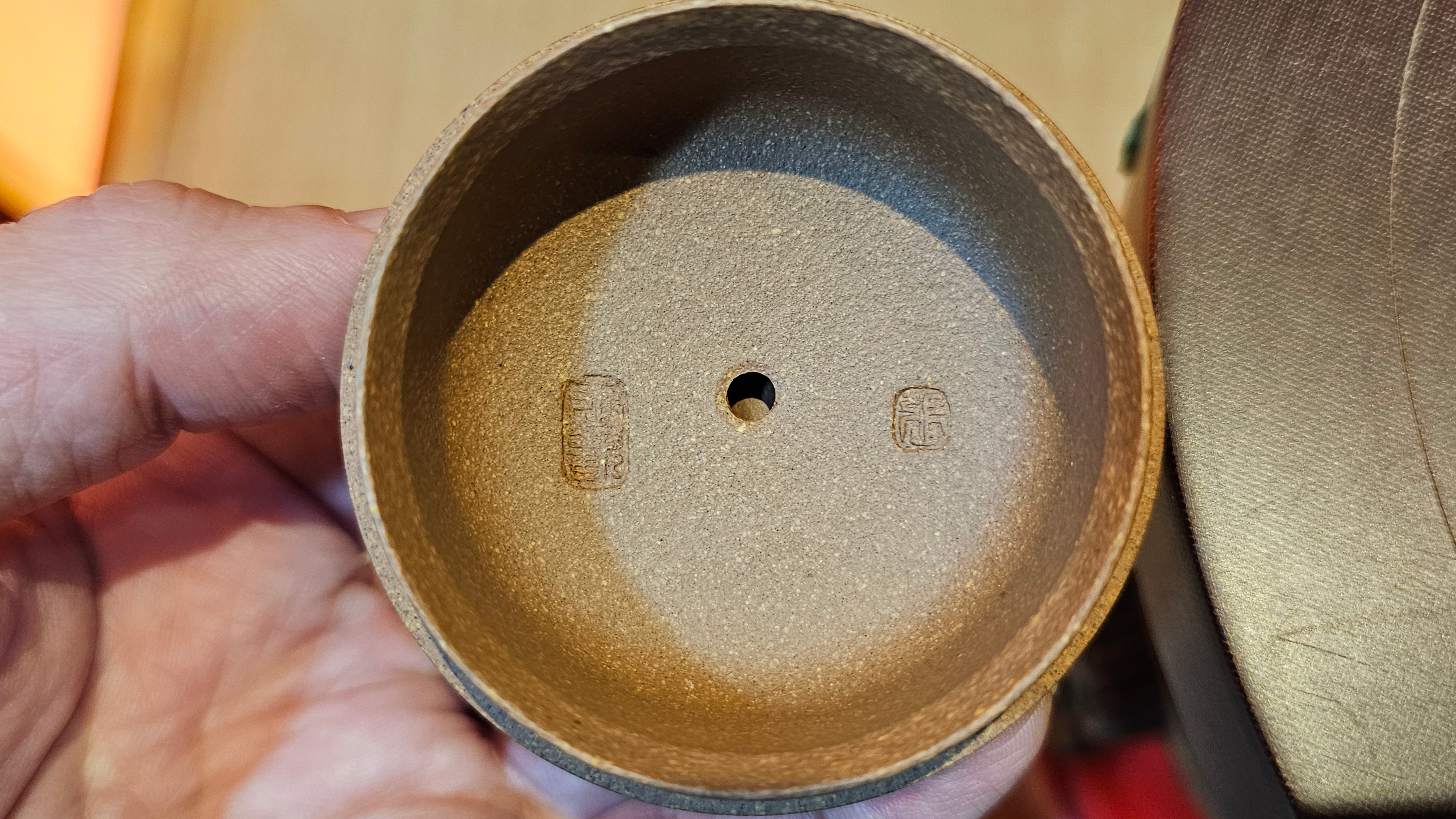 《一叶知秋》Yi Ye Zhi Qiu ~ "The Autumn Leaf", 168.2ml, Bao Shan Duan Ni 宝山段泥, by our Craftsman Zhang Huan 张欢, Bamboo and Calligraphy Engraving by Craftsman Yi Cheng 逸成  ~ Congratulations to Mr G.T.! 1418hrs 24th Oct 2025, Singapore🇸🇬!