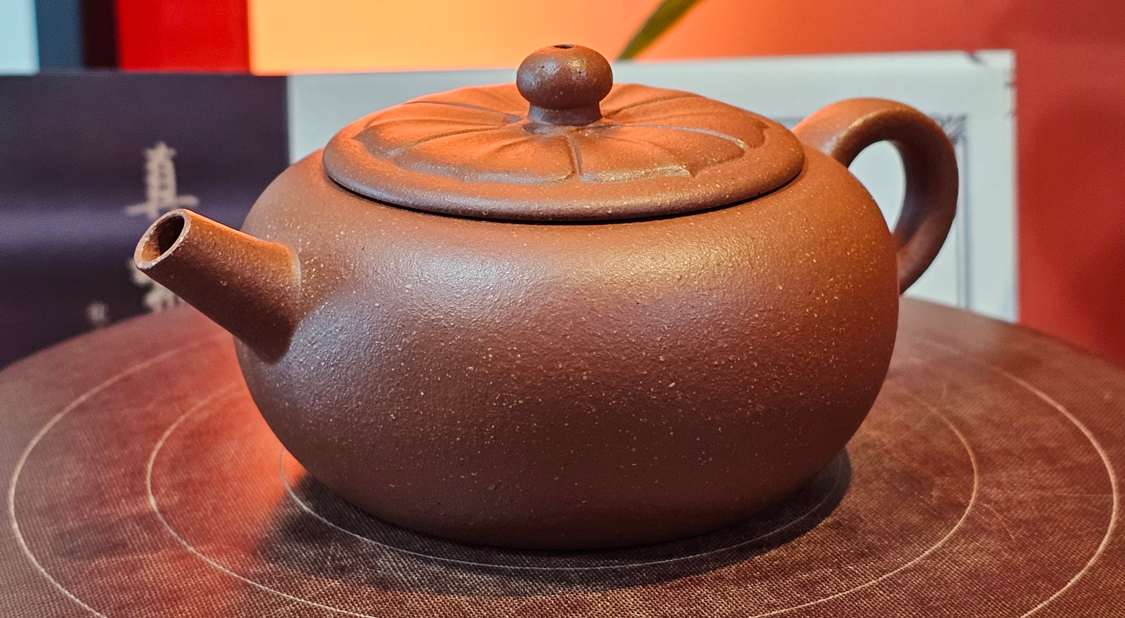 Lian Pu《莲蒲》, 162.8ml, Hong Jiang Po Ni 红降坡泥, by Craftsman Yang Pin Ting 杨聘婷 ~!Congratulations to Ms J.F.! 2007hrs 16th Nov 2025, New York, NY!