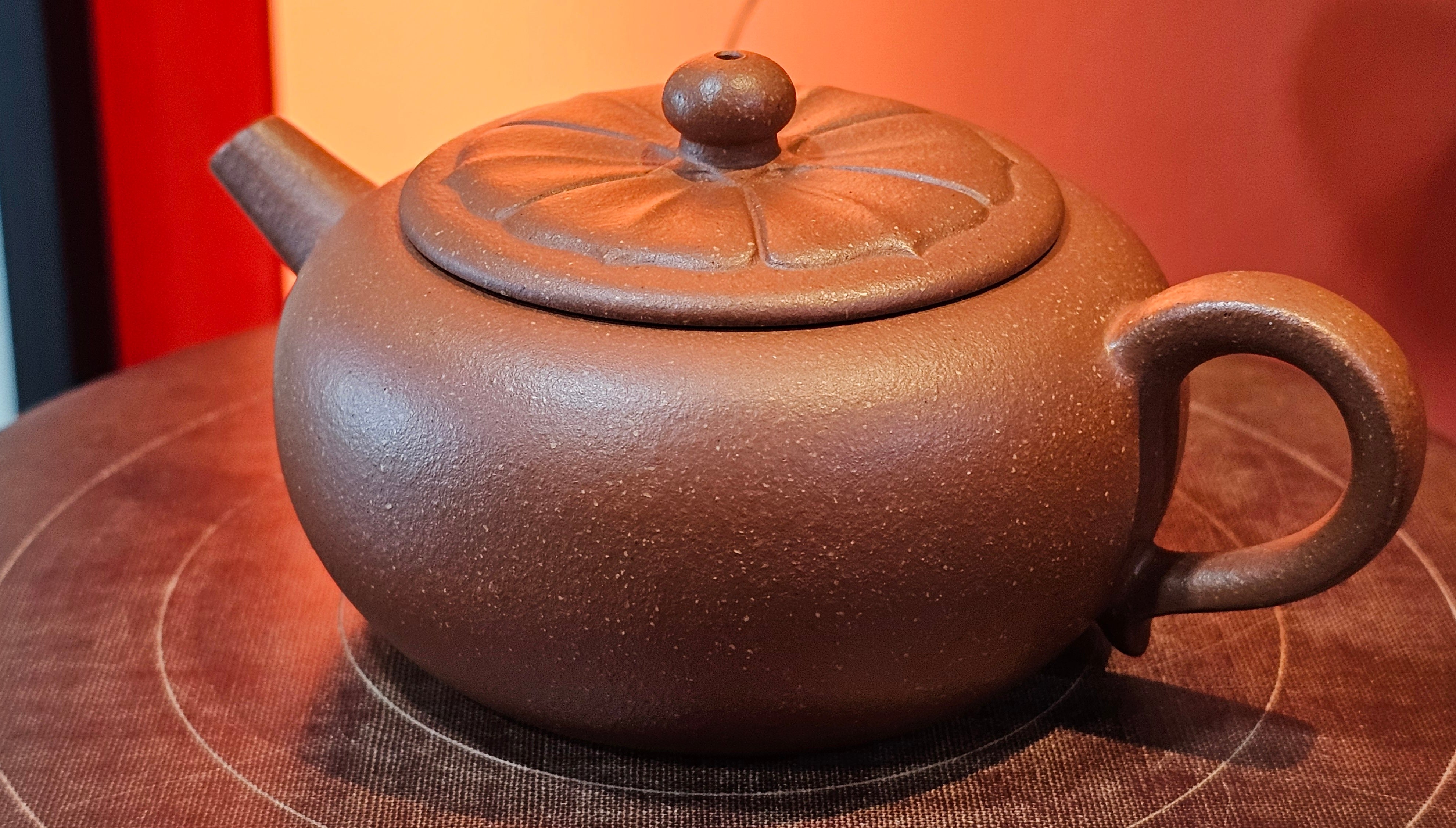 Lian Pu《莲蒲》, 162.8ml, Hong Jiang Po Ni 红降坡泥, by Craftsman Yang Pin Ting 杨聘婷 ~!Congratulations to Ms J.F.! 2007hrs 16th Nov 2025, New York, NY!