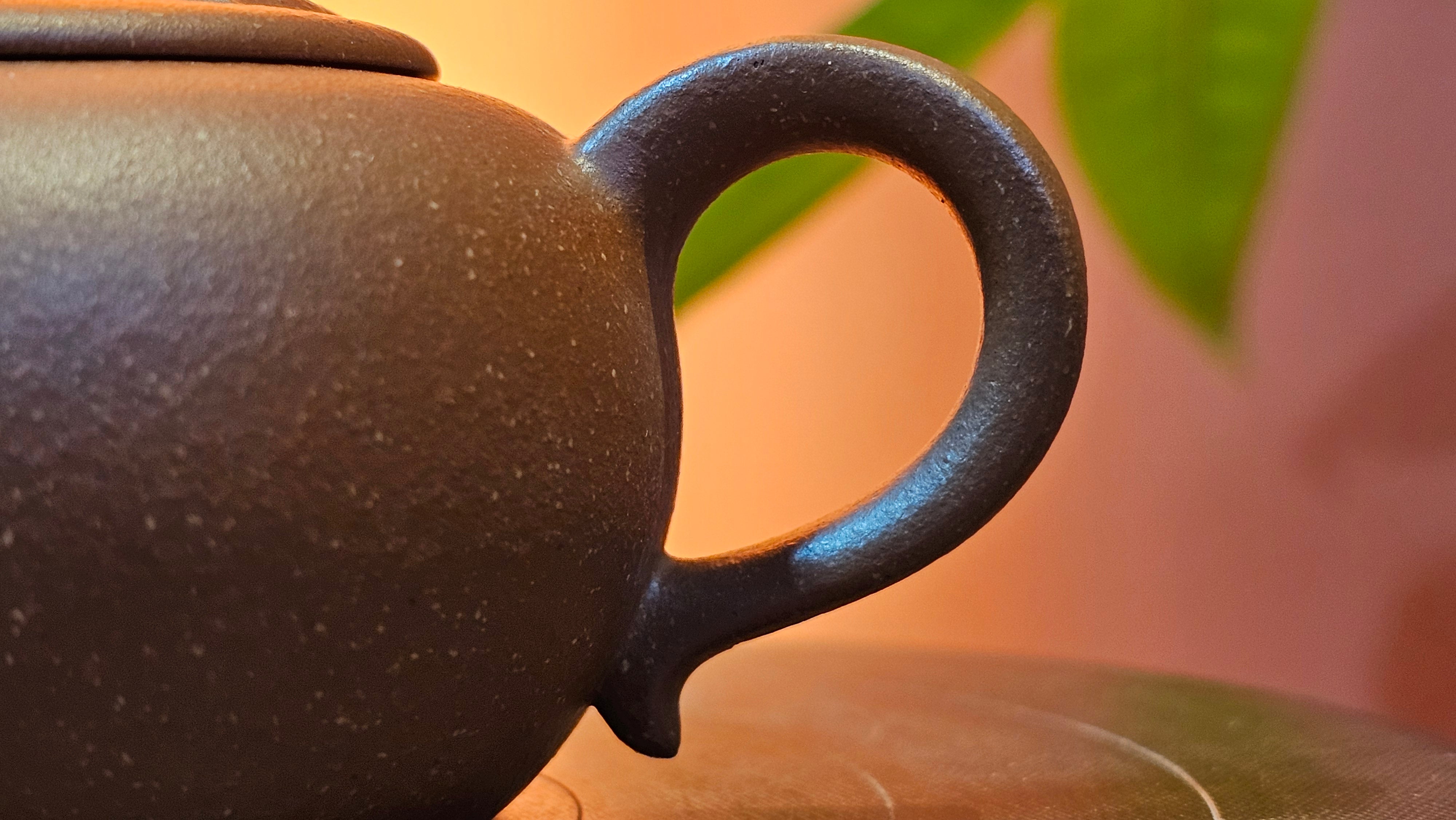 Lian Pu《莲蒲》, 162.8ml, Hong Jiang Po Ni 红降坡泥, by Craftsman Yang Pin Ting 杨聘婷 ~!Congratulations to Ms J.F.! 2007hrs 16th Nov 2025, New York, NY!