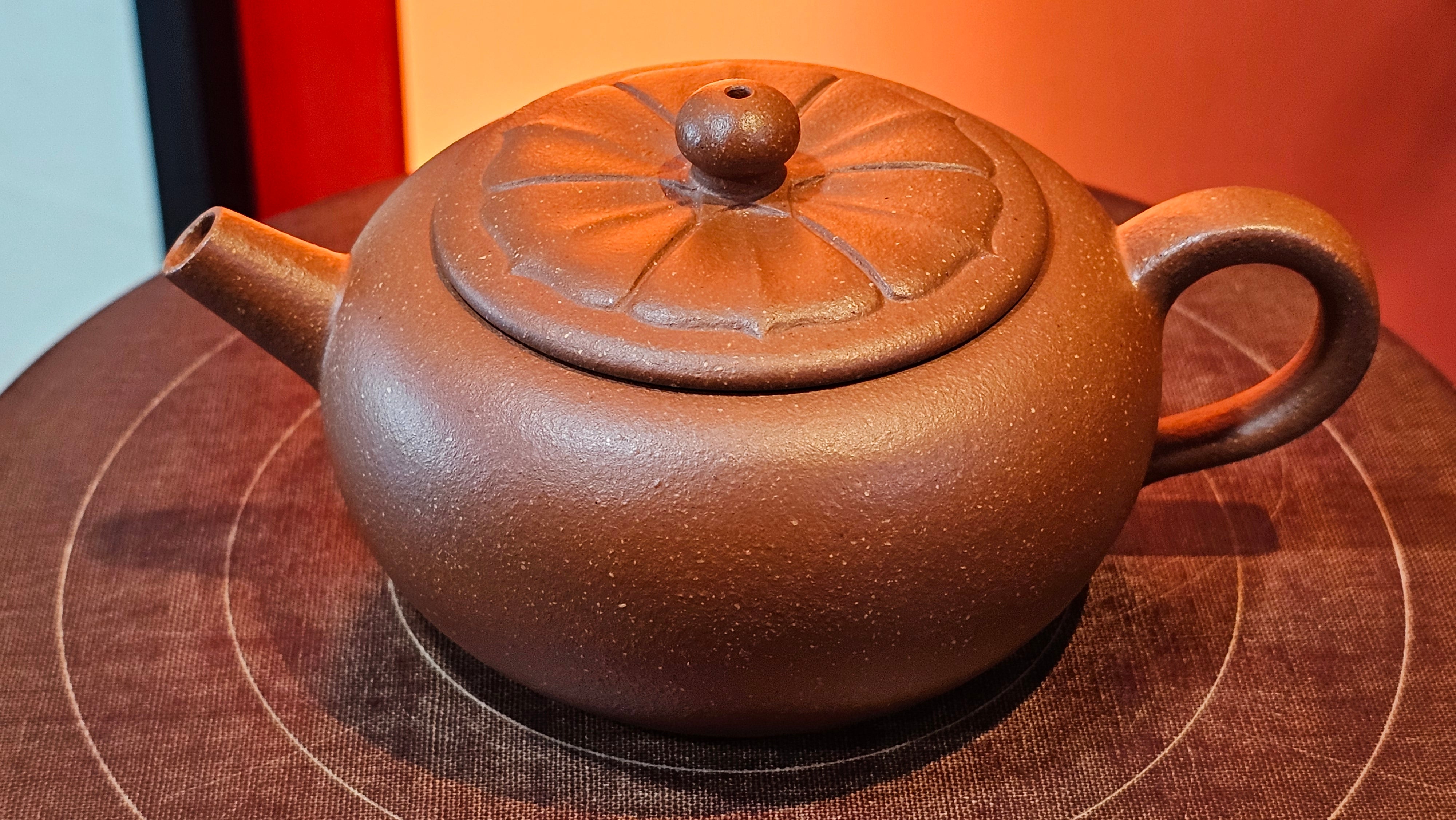 Lian Pu《莲蒲》, 162.8ml, Hong Jiang Po Ni 红降坡泥, by Craftsman Yang Pin Ting 杨聘婷 ~!Congratulations to Ms J.F.! 2007hrs 16th Nov 2025, New York, NY!