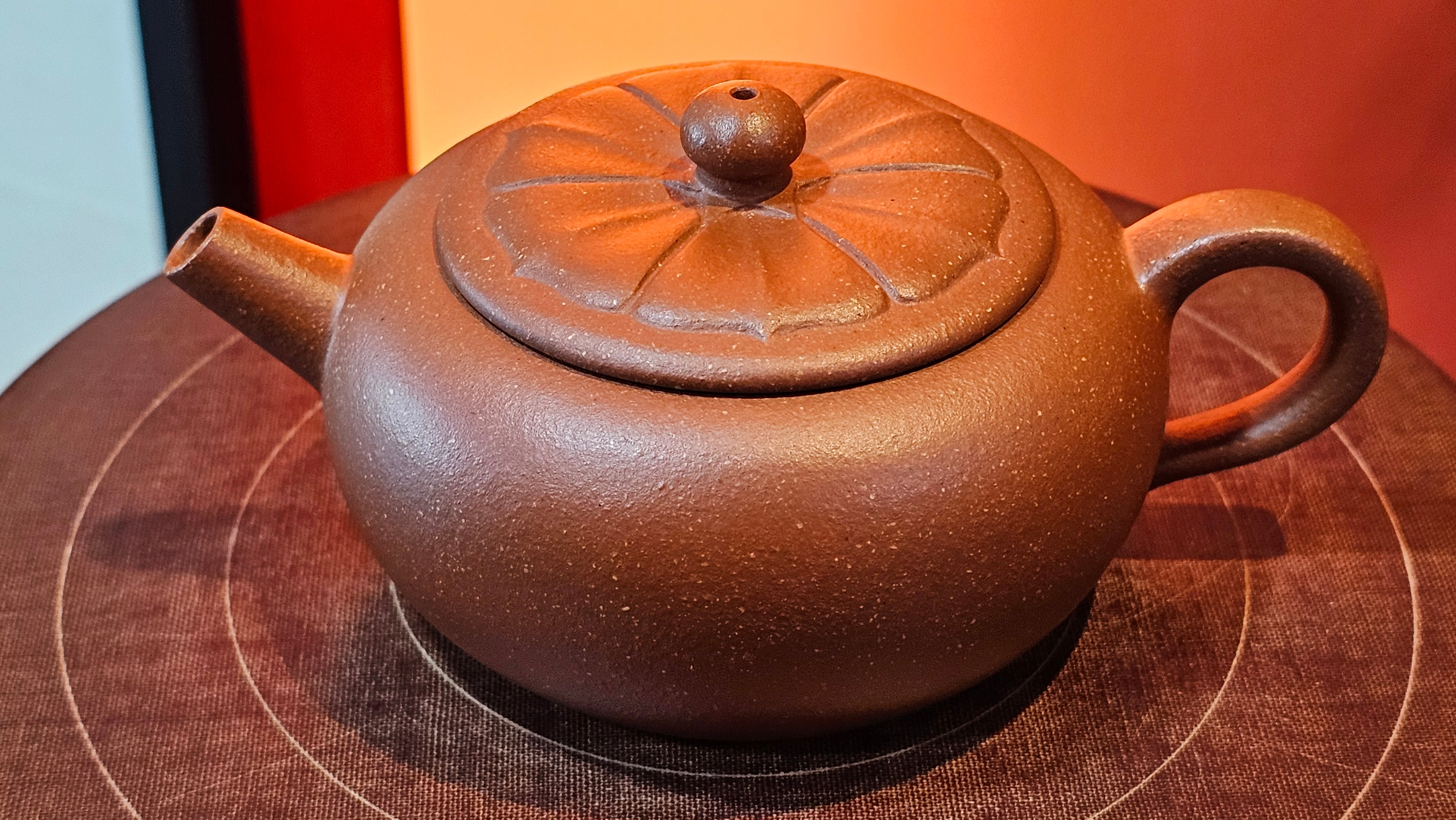 Lian Pu《莲蒲》, 162.8ml, Hong Jiang Po Ni 红降坡泥, by Craftsman Yang Pin Ting 杨聘婷 ~!Congratulations to Ms J.F.! 2007hrs 16th Nov 2025, New York, NY!