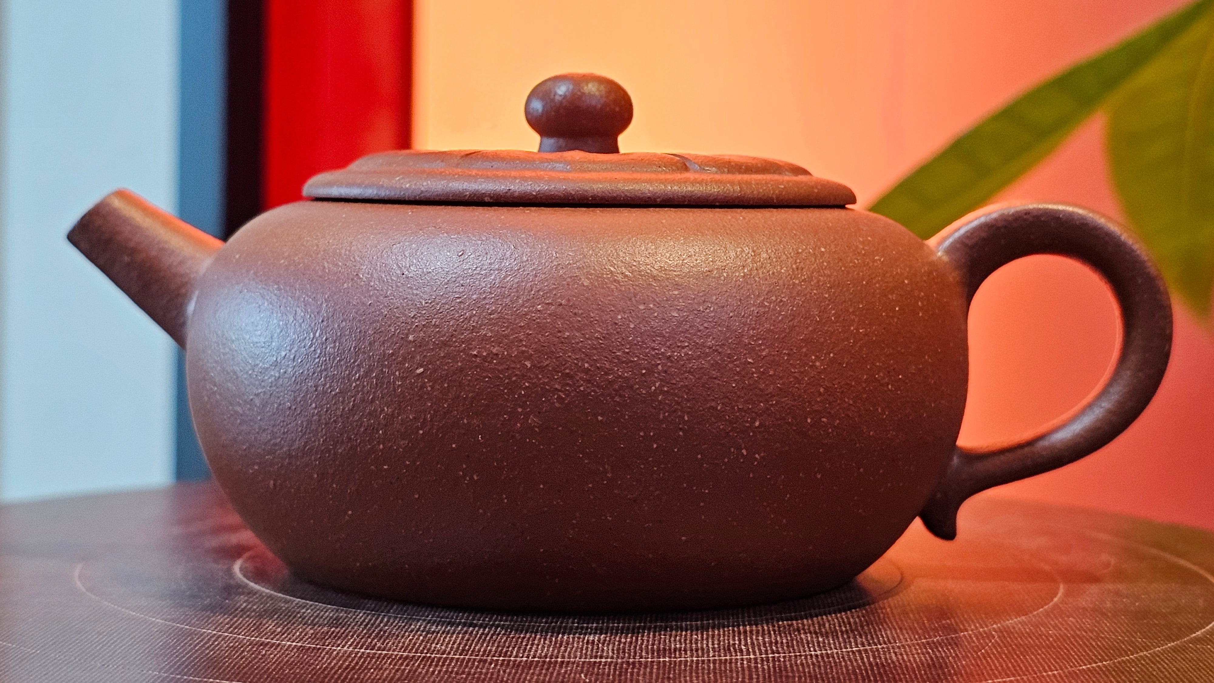 Lian Pu《莲蒲》, 162.8ml, Hong Jiang Po Ni 红降坡泥, by Craftsman Yang Pin Ting 杨聘婷 ~!Congratulations to Ms J.F.! 2007hrs 16th Nov 2025, New York, NY!