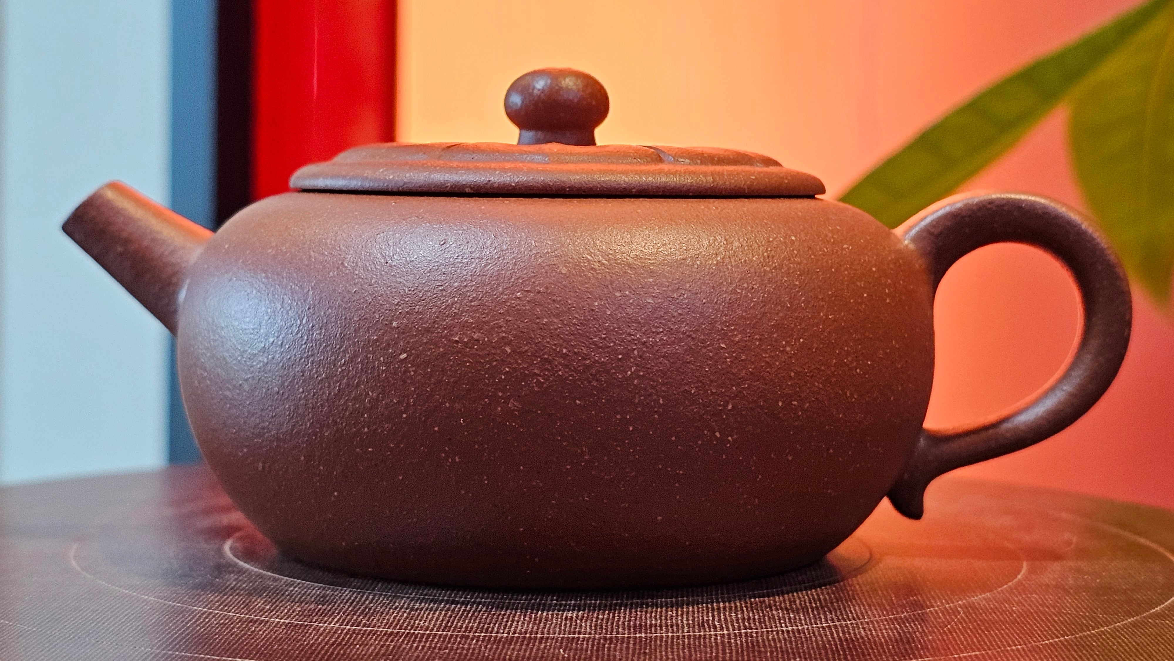 Lian Pu《莲蒲》, 162.8ml, Hong Jiang Po Ni 红降坡泥, by Craftsman Yang Pin Ting 杨聘婷 ~!Congratulations to Ms J.F.! 2007hrs 16th Nov 2025, New York, NY!