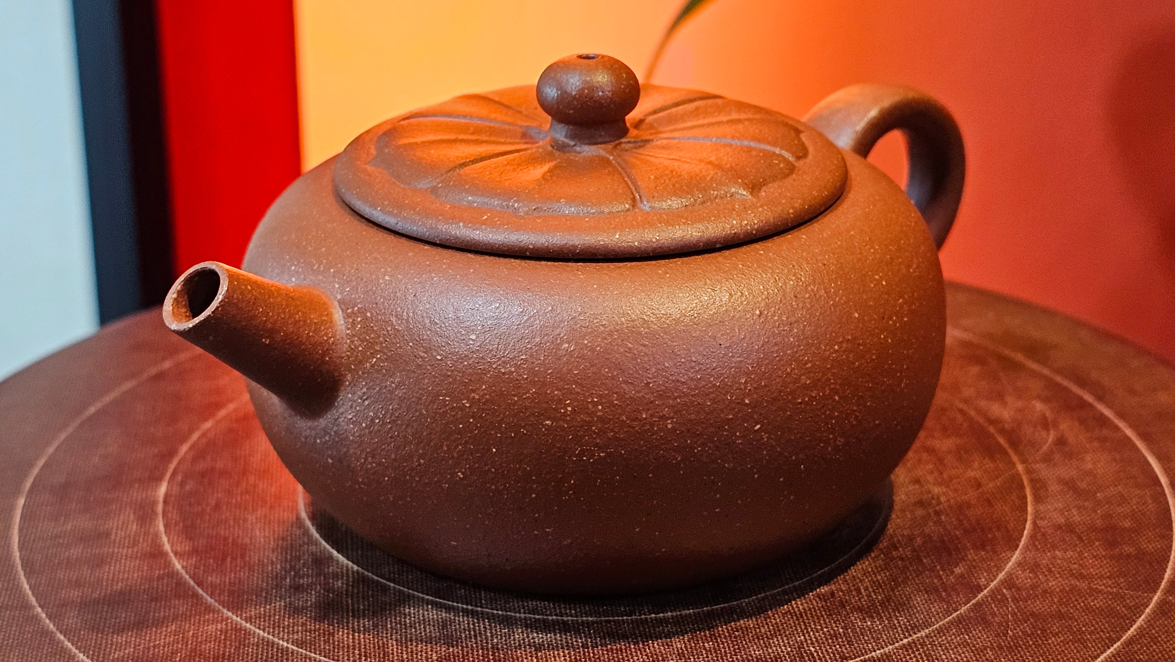 Lian Pu《莲蒲》, 162.8ml, Hong Jiang Po Ni 红降坡泥, by Craftsman Yang Pin Ting 杨聘婷 ~!Congratulations to Ms J.F.! 2007hrs 16th Nov 2025, New York, NY!