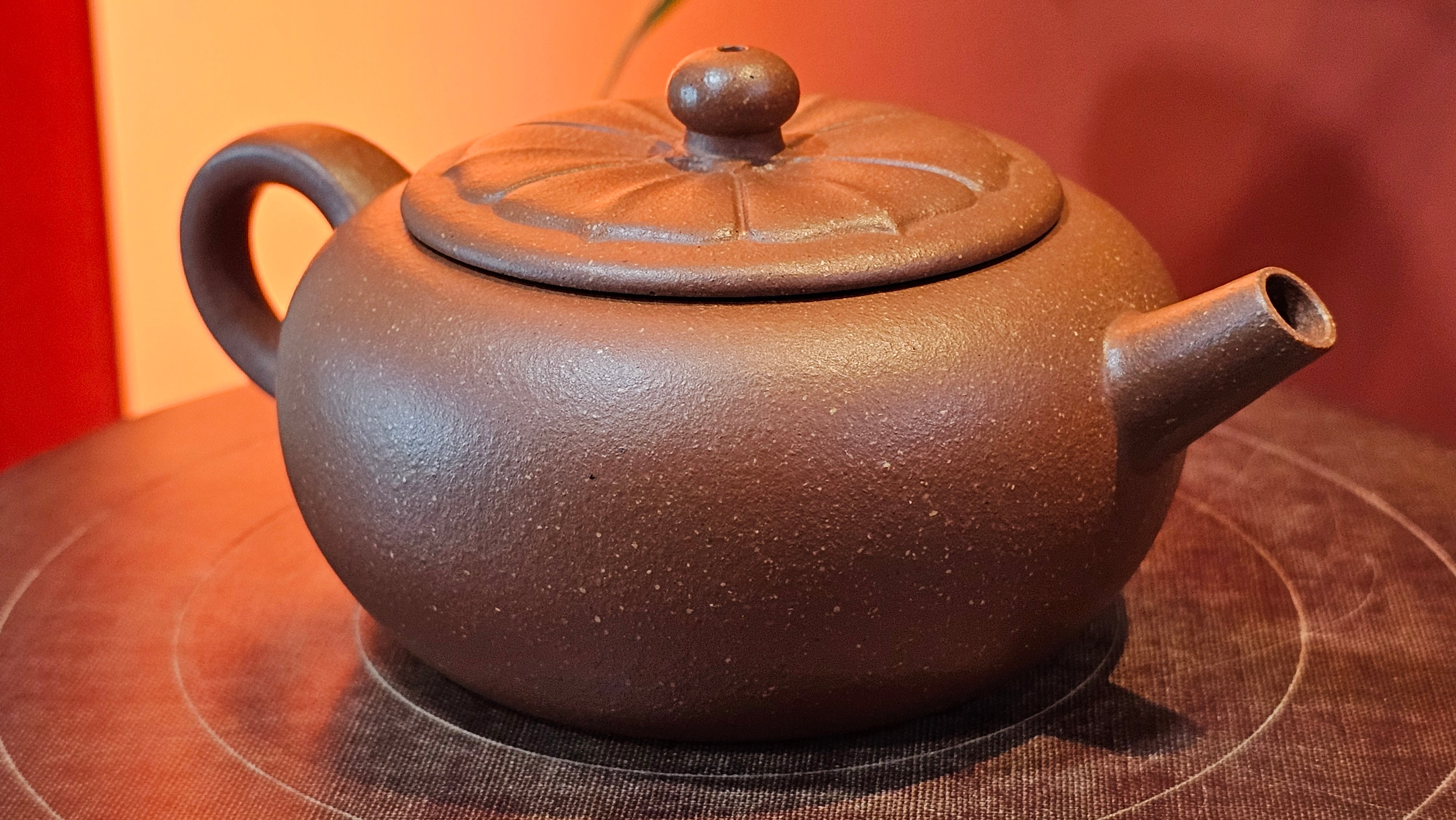 Lian Pu《莲蒲》, 162.8ml, Hong Jiang Po Ni 红降坡泥, by Craftsman Yang Pin Ting 杨聘婷 ~!Congratulations to Ms J.F.! 2007hrs 16th Nov 2025, New York, NY!