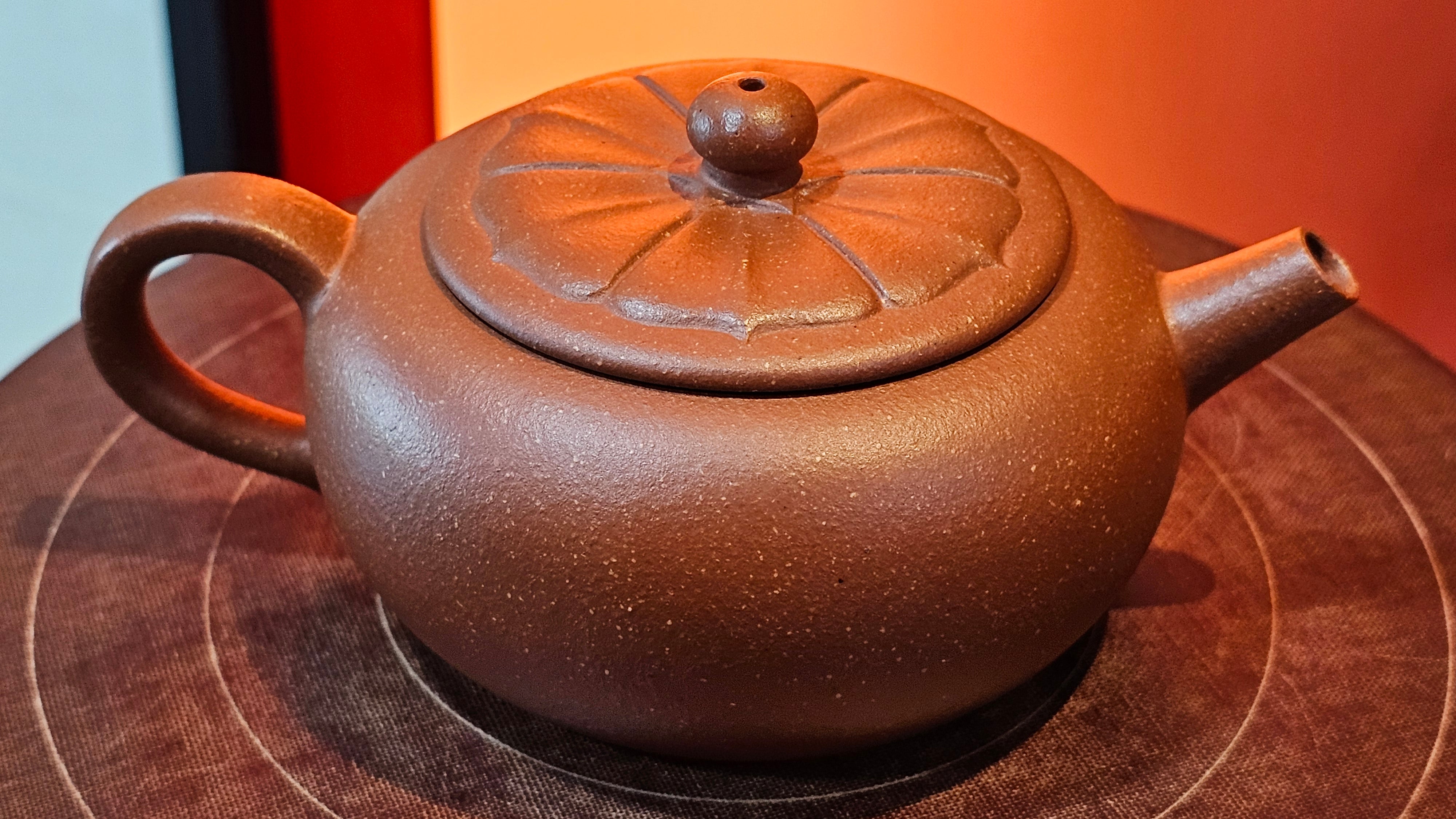 Lian Pu《莲蒲》, 162.8ml, Hong Jiang Po Ni 红降坡泥, by Craftsman Yang Pin Ting 杨聘婷 ~!Congratulations to Ms J.F.! 2007hrs 16th Nov 2025, New York, NY!