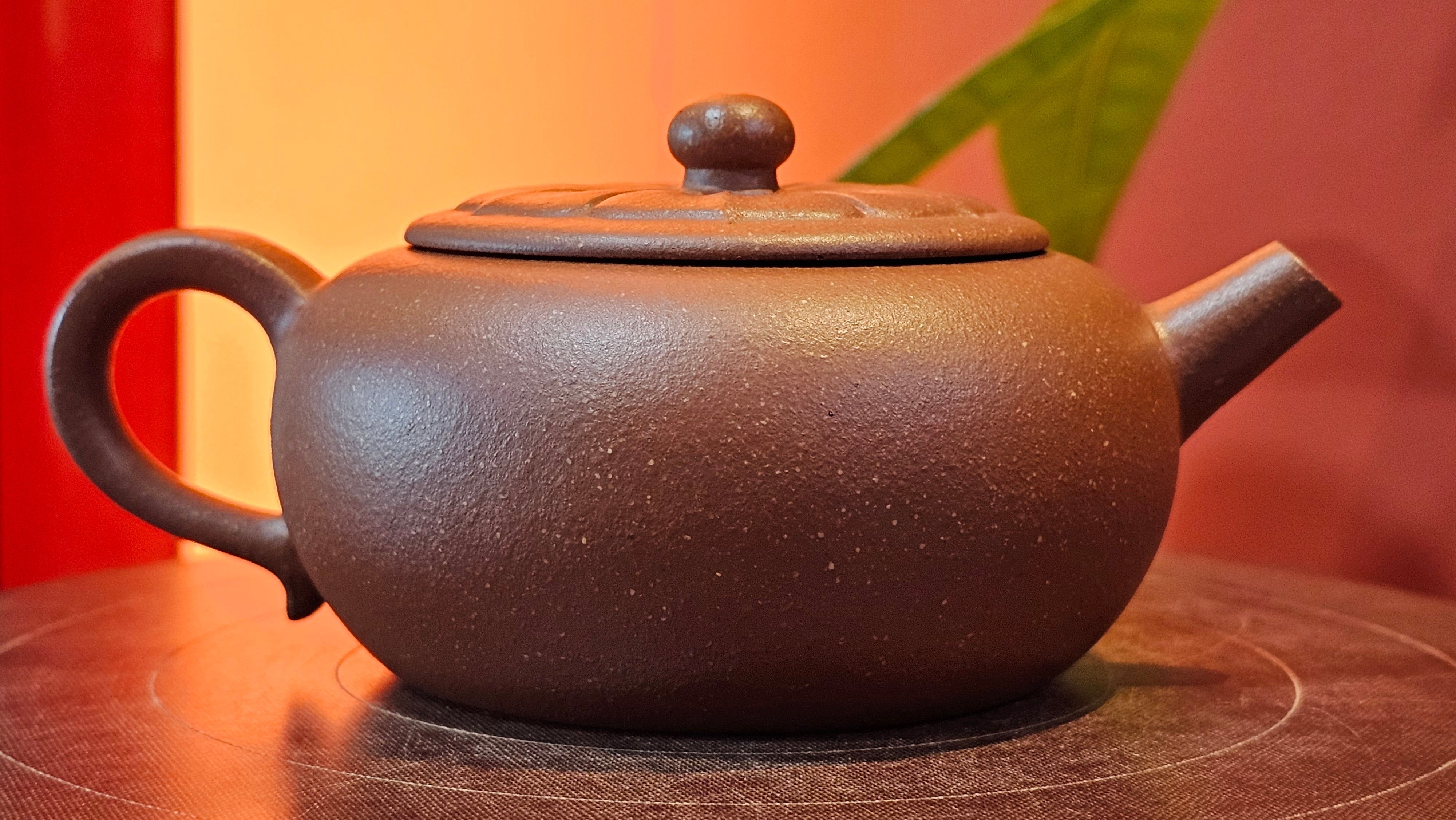 Lian Pu《莲蒲》, 162.8ml, Hong Jiang Po Ni 红降坡泥, by Craftsman Yang Pin Ting 杨聘婷 ~!Congratulations to Ms J.F.! 2007hrs 16th Nov 2025, New York, NY!