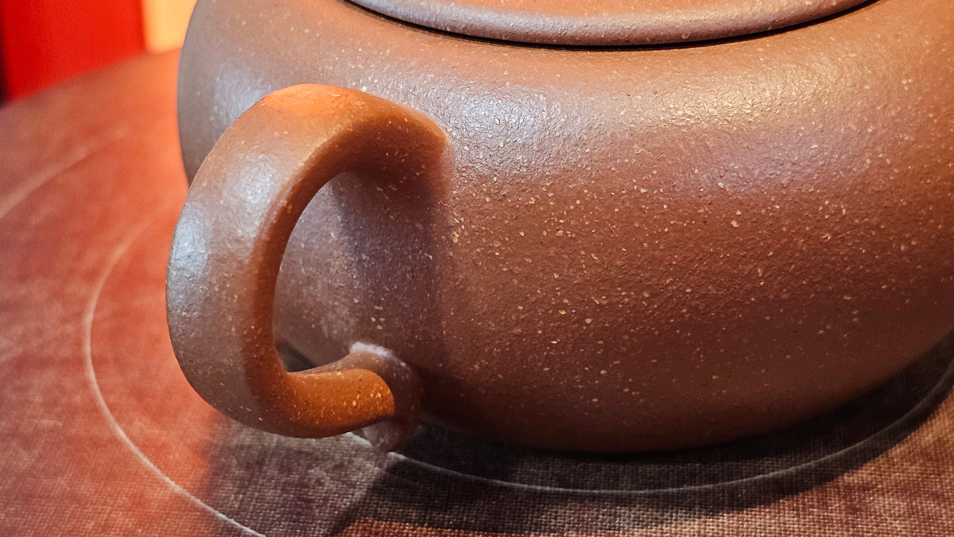 Lian Pu《莲蒲》, 162.8ml, Hong Jiang Po Ni 红降坡泥, by Craftsman Yang Pin Ting 杨聘婷 ~!Congratulations to Ms J.F.! 2007hrs 16th Nov 2025, New York, NY!