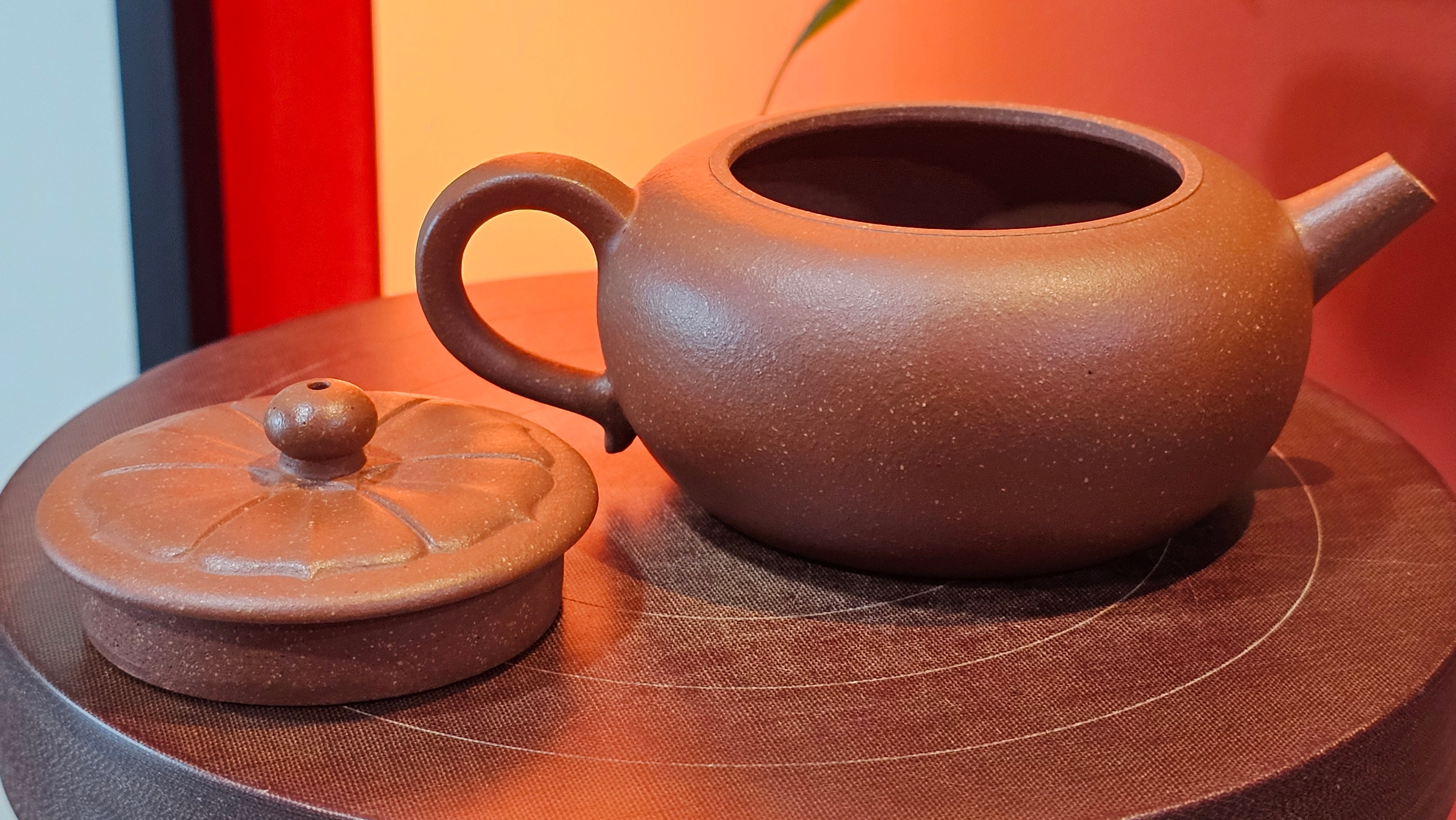 Lian Pu《莲蒲》, 162.8ml, Hong Jiang Po Ni 红降坡泥, by Craftsman Yang Pin Ting 杨聘婷 ~!Congratulations to Ms J.F.! 2007hrs 16th Nov 2025, New York, NY!