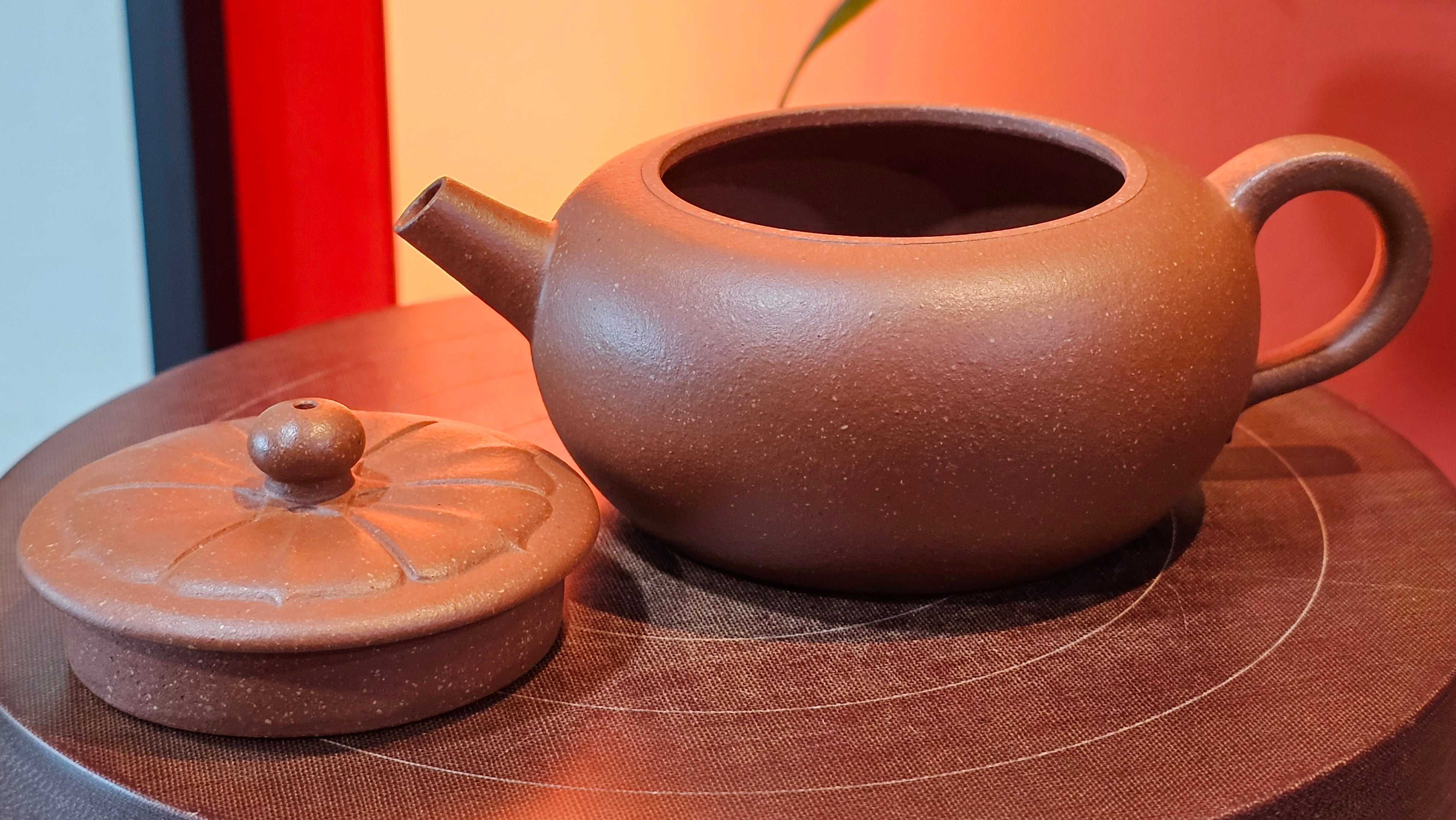 Lian Pu《莲蒲》, 162.8ml, Hong Jiang Po Ni 红降坡泥, by Craftsman Yang Pin Ting 杨聘婷 ~!Congratulations to Ms J.F.! 2007hrs 16th Nov 2025, New York, NY!