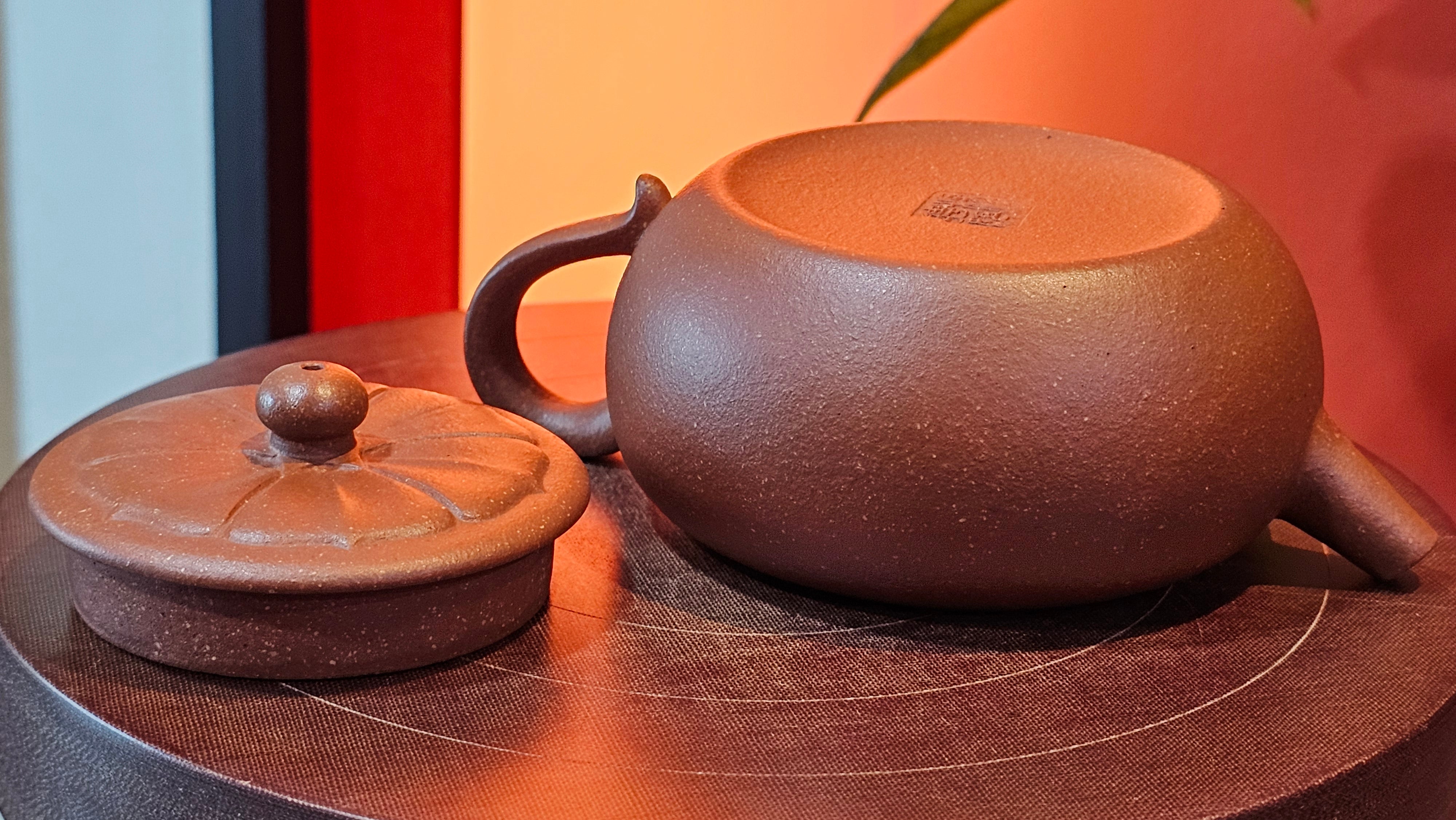 Lian Pu《莲蒲》, 162.8ml, Hong Jiang Po Ni 红降坡泥, by Craftsman Yang Pin Ting 杨聘婷 ~!Congratulations to Ms J.F.! 2007hrs 16th Nov 2025, New York, NY!