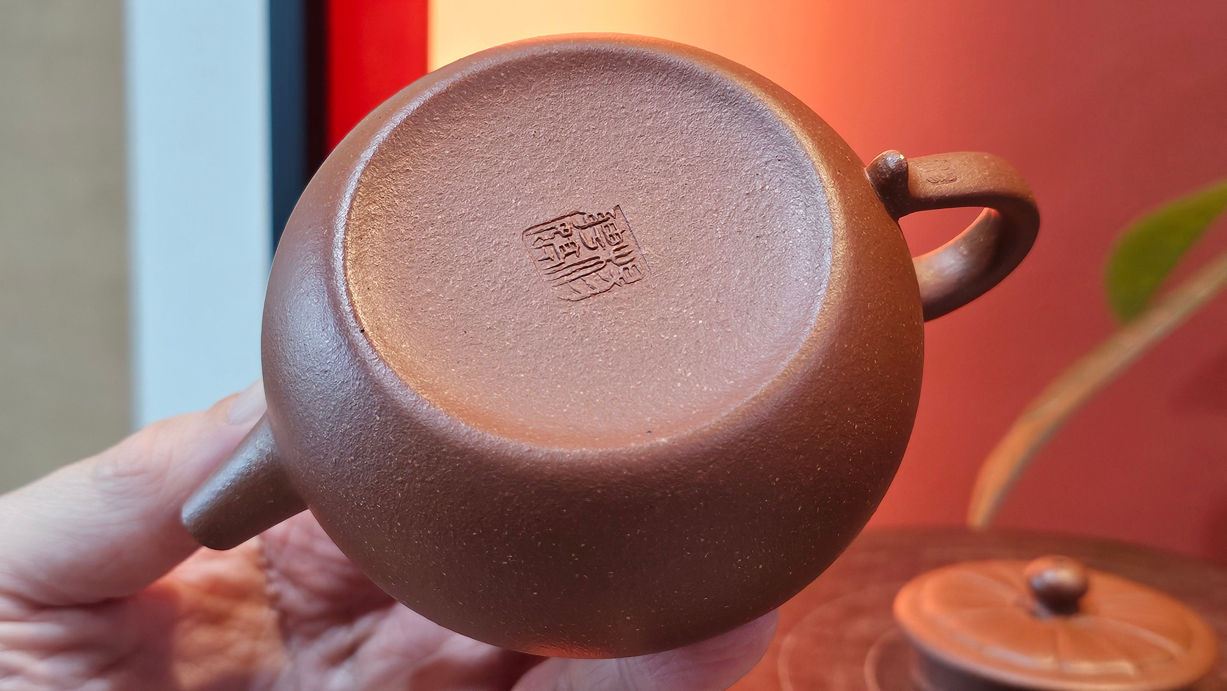 Lian Pu《莲蒲》, 162.8ml, Hong Jiang Po Ni 红降坡泥, by Craftsman Yang Pin Ting 杨聘婷 ~!Congratulations to Ms J.F.! 2007hrs 16th Nov 2025, New York, NY!