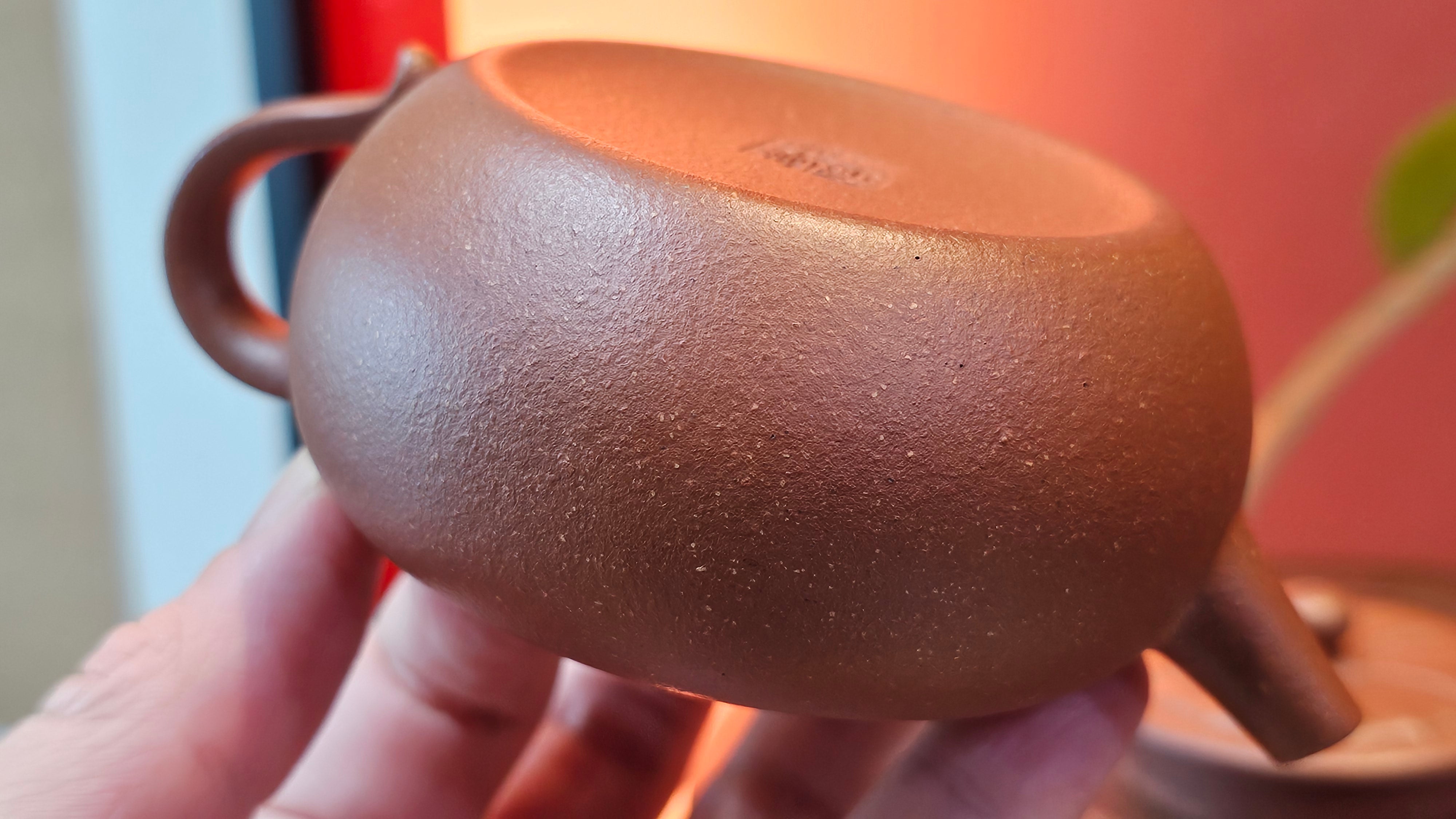 Lian Pu《莲蒲》, 162.8ml, Hong Jiang Po Ni 红降坡泥, by Craftsman Yang Pin Ting 杨聘婷 ~!Congratulations to Ms J.F.! 2007hrs 16th Nov 2025, New York, NY!