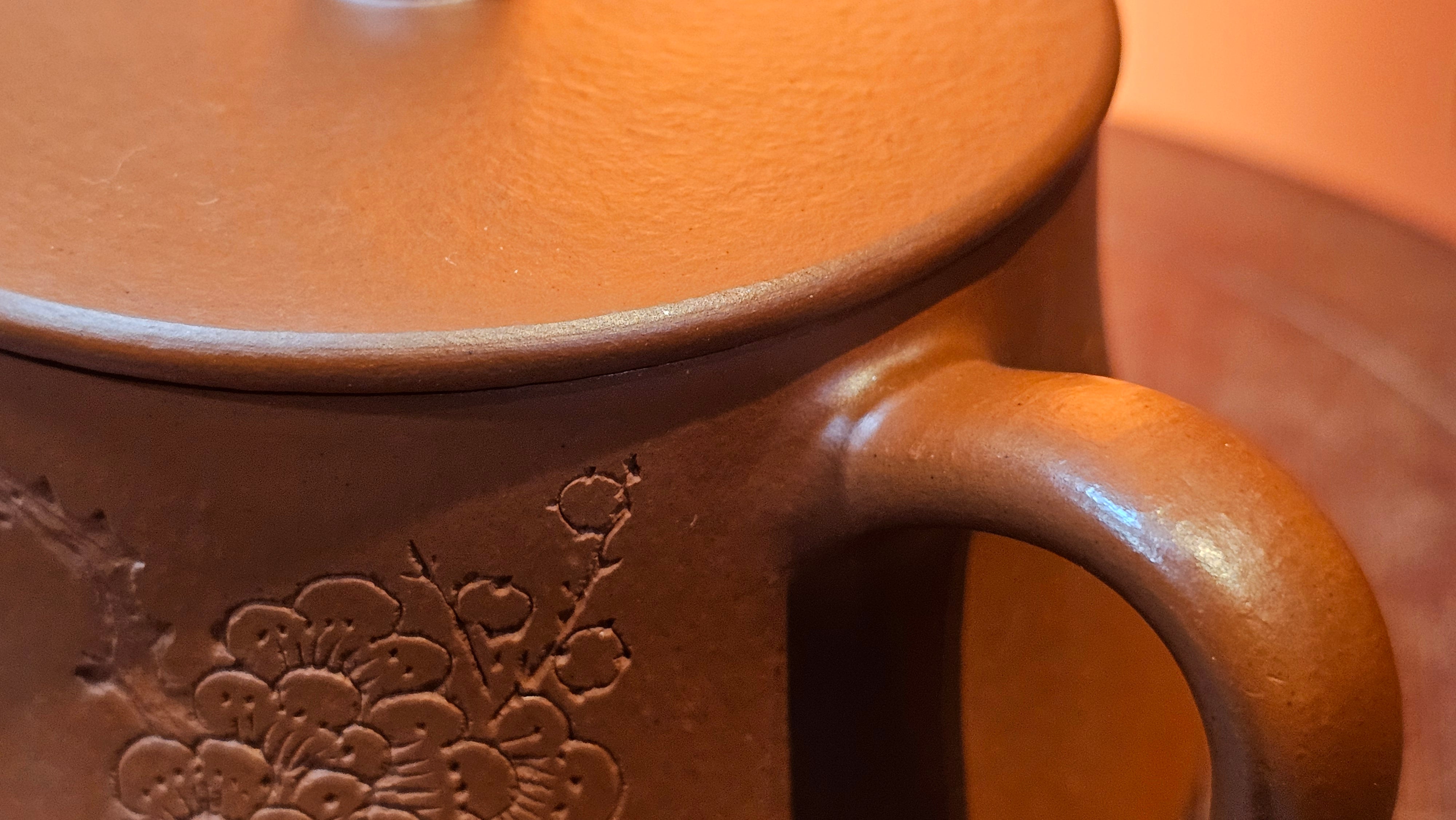 Yun Zhu 云柱 "Pillar of the Heavens", 130.1ml, Xiao Mei Yao Zhu Ni, by Craftsman Wang Hui 王慧 ~ "梅开五福" and Plum Blossoms Engraving by Craftsman Yi De Shu 一德书 ~ Congratulations to Mr L.Q.! 1839hrs 31st Oct 2025, Pender Island! Canada🇨🇦!