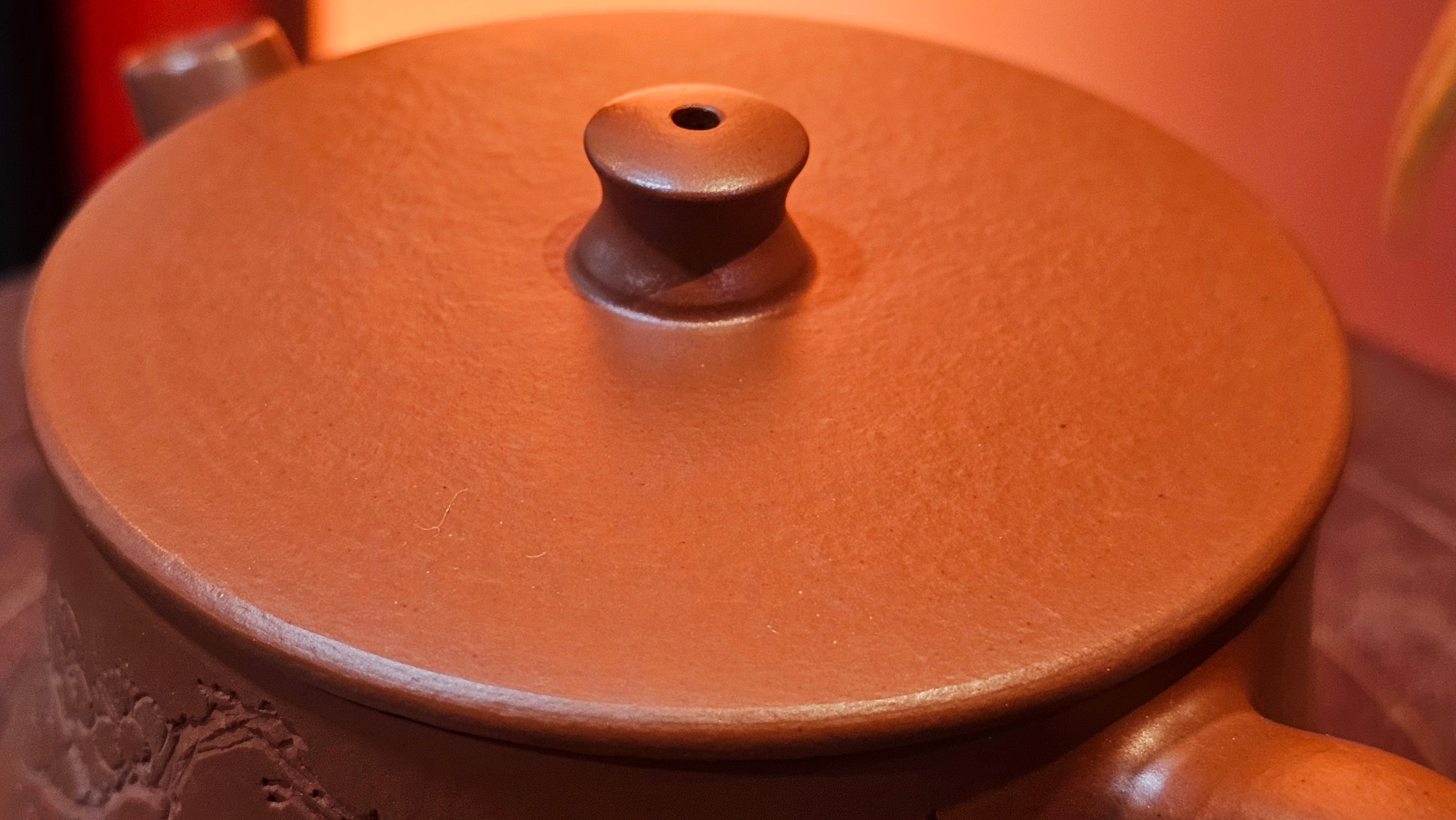 Yun Zhu 云柱 "Pillar of the Heavens", 130.1ml, Xiao Mei Yao Zhu Ni, by Craftsman Wang Hui 王慧 ~ "梅开五福" and Plum Blossoms Engraving by Craftsman Yi De Shu 一德书 ~ Congratulations to Mr L.Q.! 1839hrs 31st Oct 2025, Pender Island! Canada🇨🇦!