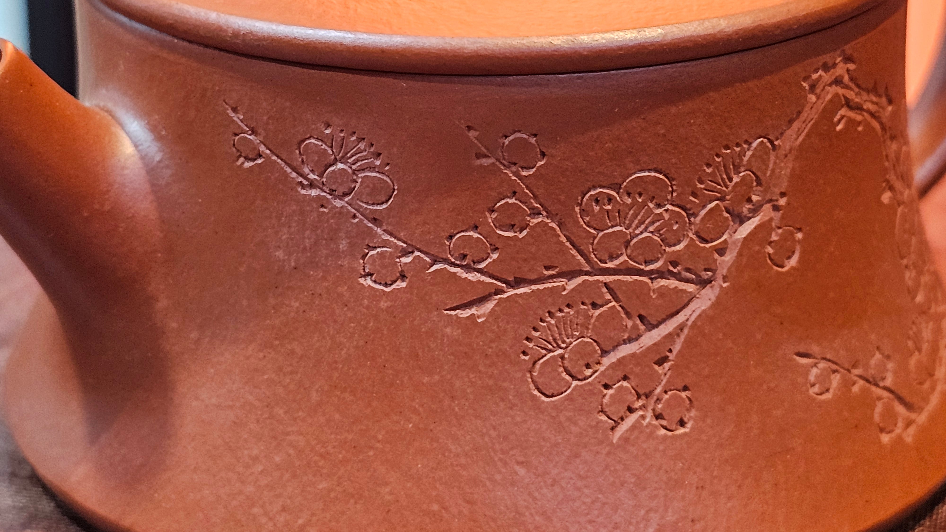 Yun Zhu 云柱 "Pillar of the Heavens", 130.1ml, Xiao Mei Yao Zhu Ni, by Craftsman Wang Hui 王慧 ~ "梅开五福" and Plum Blossoms Engraving by Craftsman Yi De Shu 一德书 ~ Congratulations to Mr L.Q.! 1839hrs 31st Oct 2025, Pender Island! Canada🇨🇦!