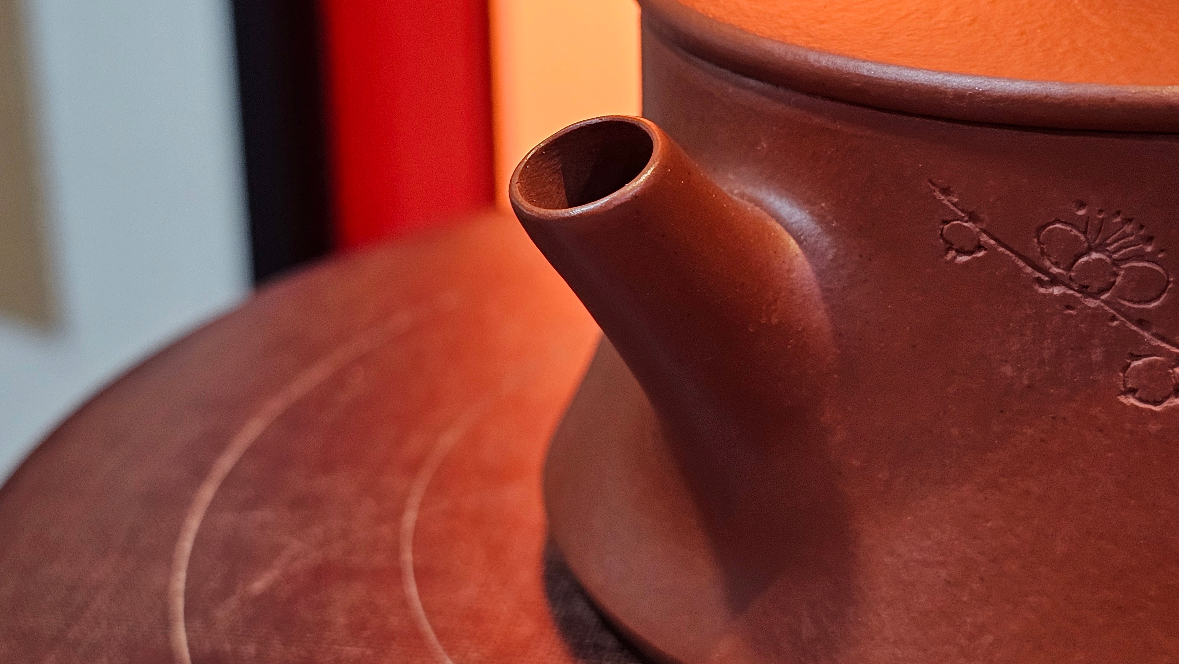 Yun Zhu 云柱 "Pillar of the Heavens", 130.1ml, Xiao Mei Yao Zhu Ni, by Craftsman Wang Hui 王慧 ~ "梅开五福" and Plum Blossoms Engraving by Craftsman Yi De Shu 一德书 ~ Congratulations to Mr L.Q.! 1839hrs 31st Oct 2025, Pender Island! Canada🇨🇦!