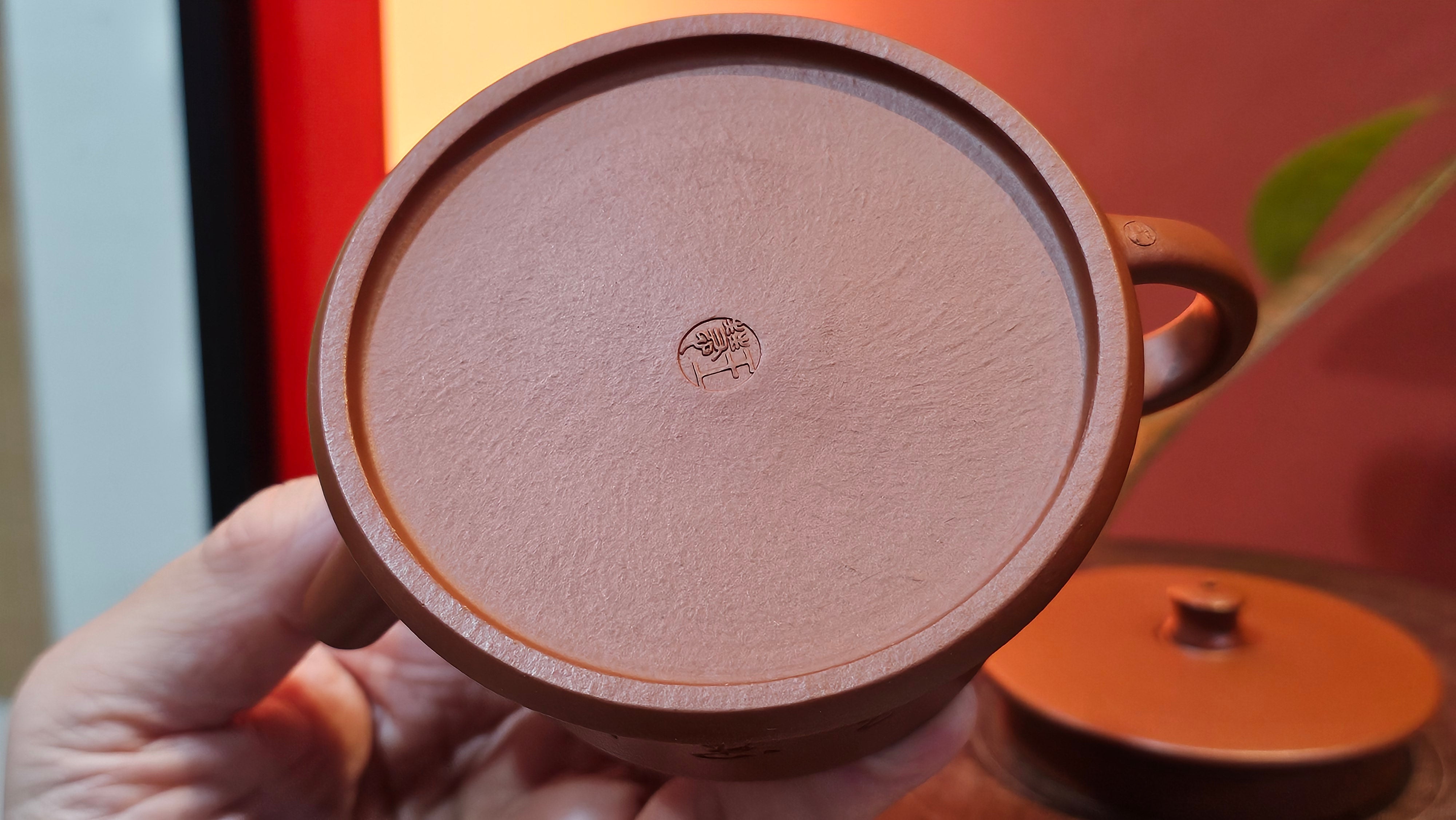 Yun Zhu 云柱 "Pillar of the Heavens", 130.1ml, Xiao Mei Yao Zhu Ni, by Craftsman Wang Hui 王慧 ~ "梅开五福" and Plum Blossoms Engraving by Craftsman Yi De Shu 一德书 ~ Congratulations to Mr L.Q.! 1839hrs 31st Oct 2025, Pender Island! Canada🇨🇦!