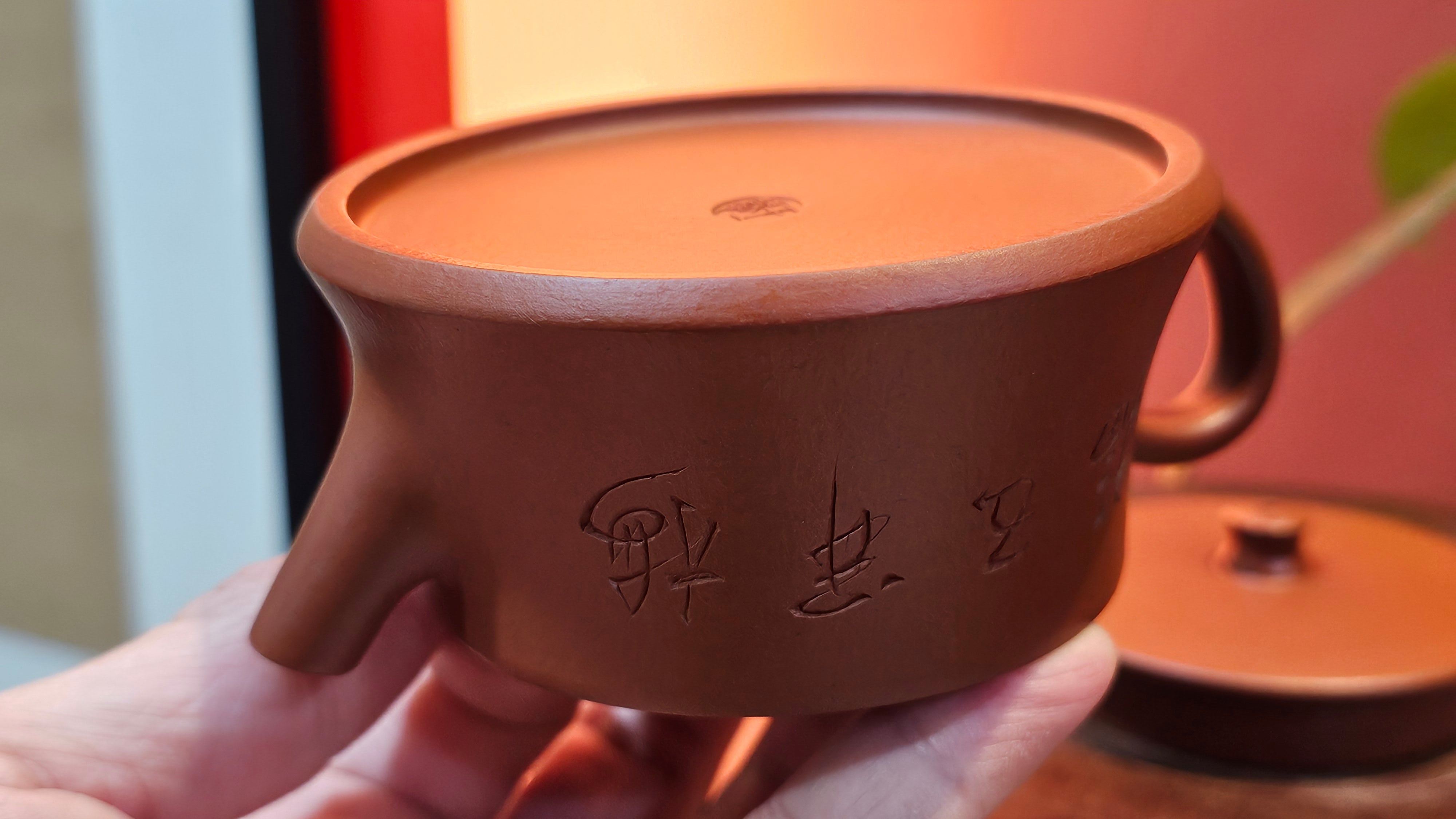 Yun Zhu 云柱 "Pillar of the Heavens", 130.1ml, Xiao Mei Yao Zhu Ni, by Craftsman Wang Hui 王慧 ~ "梅开五福" and Plum Blossoms Engraving by Craftsman Yi De Shu 一德书 ~ Congratulations to Mr L.Q.! 1839hrs 31st Oct 2025, Pender Island! Canada🇨🇦!