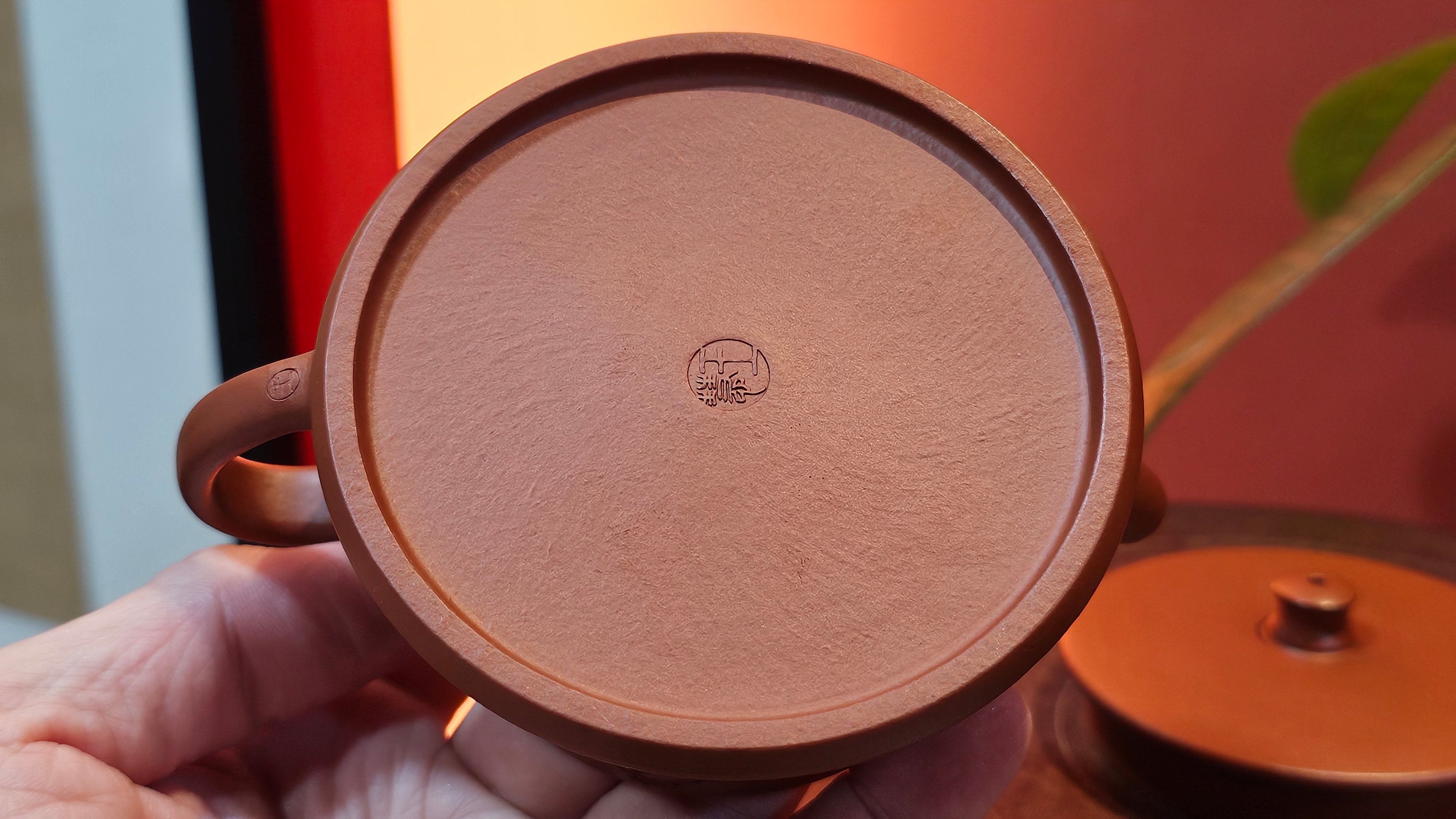 Yun Zhu 云柱 "Pillar of the Heavens", 130.1ml, Xiao Mei Yao Zhu Ni, by Craftsman Wang Hui 王慧 ~ "梅开五福" and Plum Blossoms Engraving by Craftsman Yi De Shu 一德书 ~ Congratulations to Mr L.Q.! 1839hrs 31st Oct 2025, Pender Island! Canada🇨🇦!