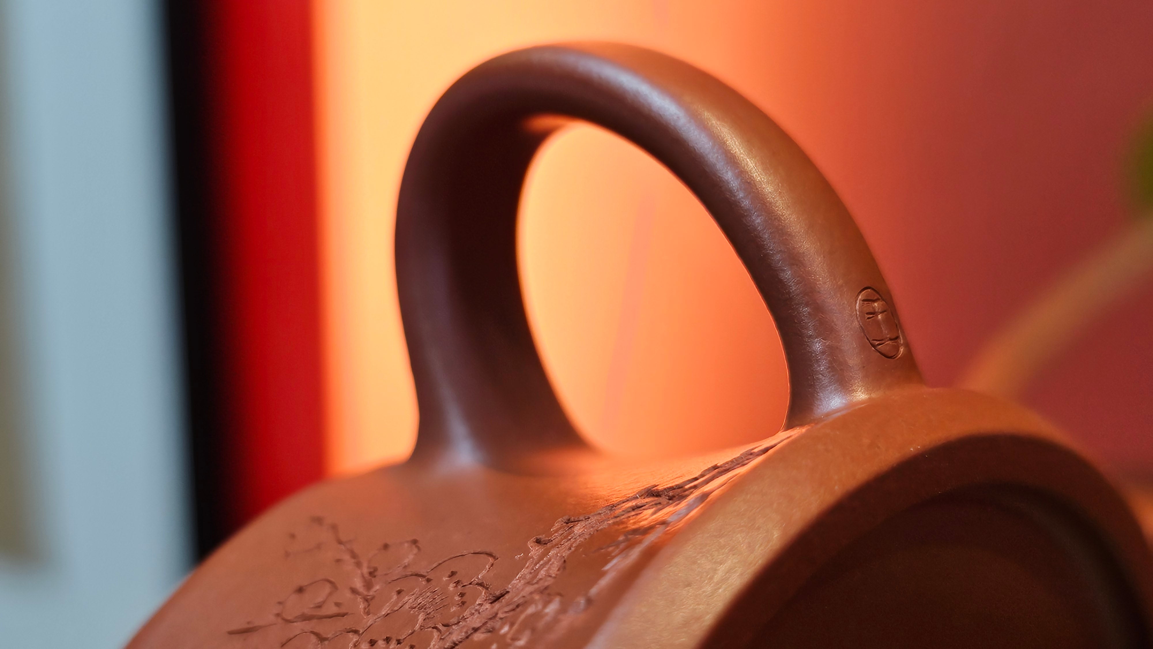 Yun Zhu 云柱 "Pillar of the Heavens", 130.1ml, Xiao Mei Yao Zhu Ni, by Craftsman Wang Hui 王慧 ~ "梅开五福" and Plum Blossoms Engraving by Craftsman Yi De Shu 一德书 ~ Congratulations to Mr L.Q.! 1839hrs 31st Oct 2025, Pender Island! Canada🇨🇦!