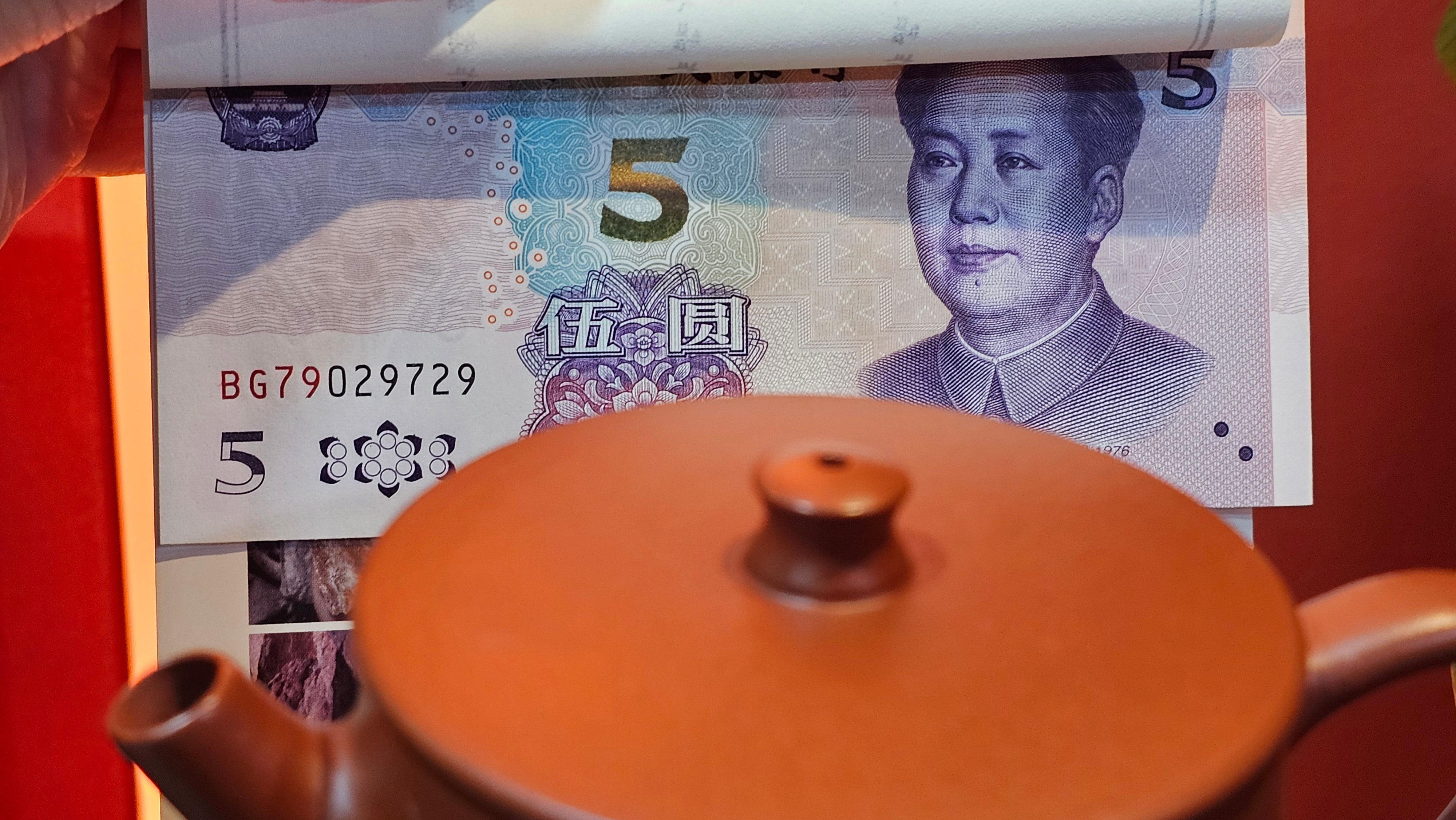 Yun Zhu 云柱 "Pillar of the Heavens", 130.1ml, Xiao Mei Yao Zhu Ni, by Craftsman Wang Hui 王慧 ~ "梅开五福" and Plum Blossoms Engraving by Craftsman Yi De Shu 一德书 ~ Congratulations to Mr L.Q.! 1839hrs 31st Oct 2025, Pender Island! Canada🇨🇦!