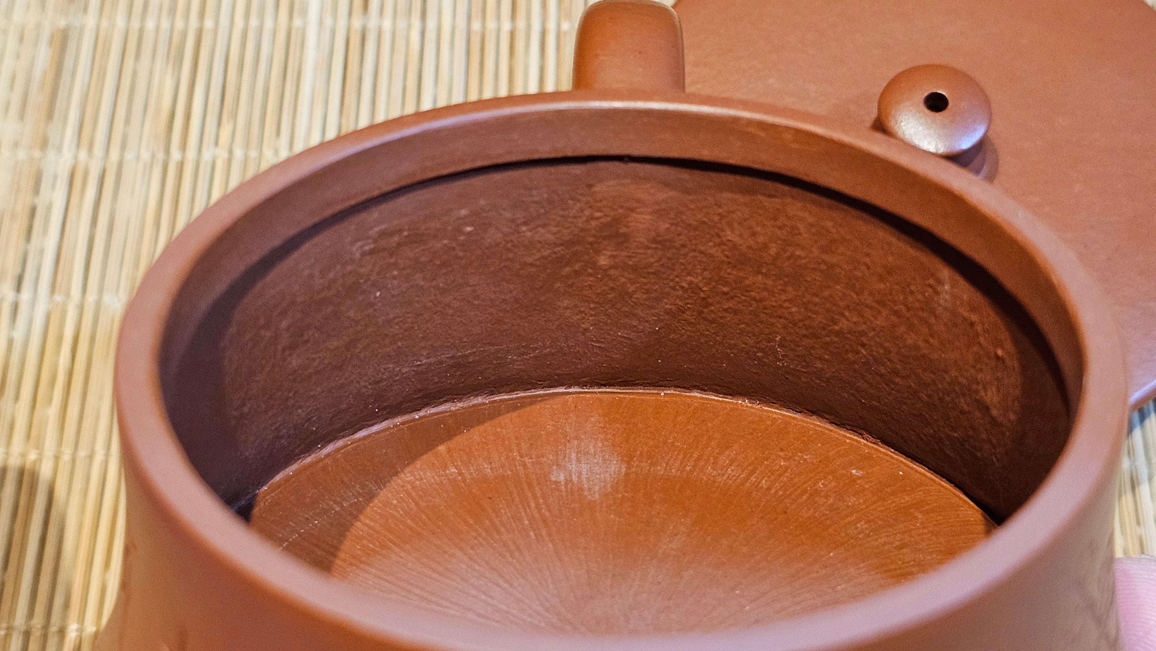 Yun Zhu 云柱 "Pillar of the Heavens", 130.1ml, Xiao Mei Yao Zhu Ni, by Craftsman Wang Hui 王慧 ~ "梅开五福" and Plum Blossoms Engraving by Craftsman Yi De Shu 一德书 ~ Congratulations to Mr L.Q.! 1839hrs 31st Oct 2025, Pender Island! Canada🇨🇦!