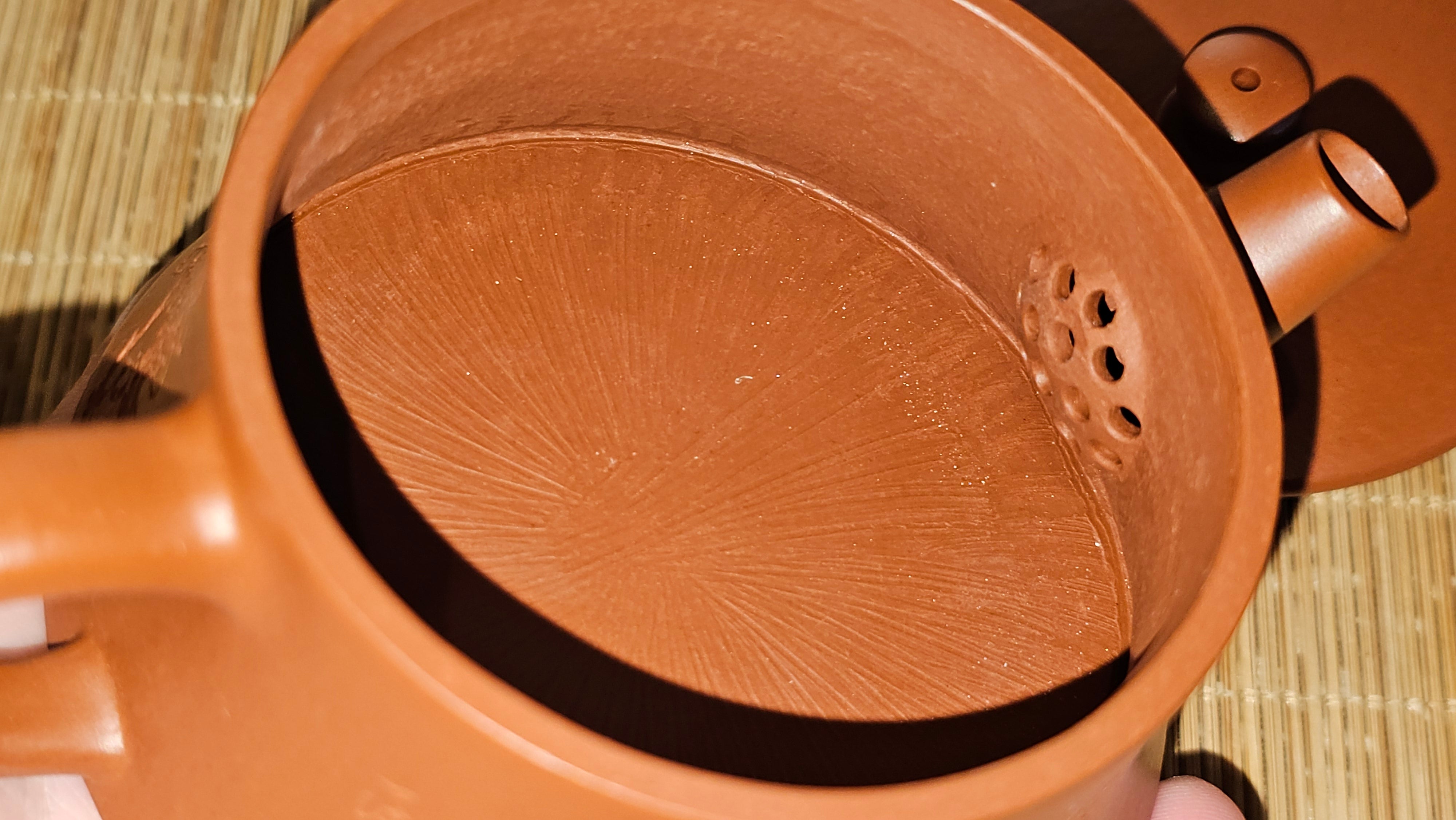 Yun Zhu 云柱 "Pillar of the Heavens", 130.1ml, Xiao Mei Yao Zhu Ni, by Craftsman Wang Hui 王慧 ~ "梅开五福" and Plum Blossoms Engraving by Craftsman Yi De Shu 一德书 ~ Congratulations to Mr L.Q.! 1839hrs 31st Oct 2025, Pender Island! Canada🇨🇦!