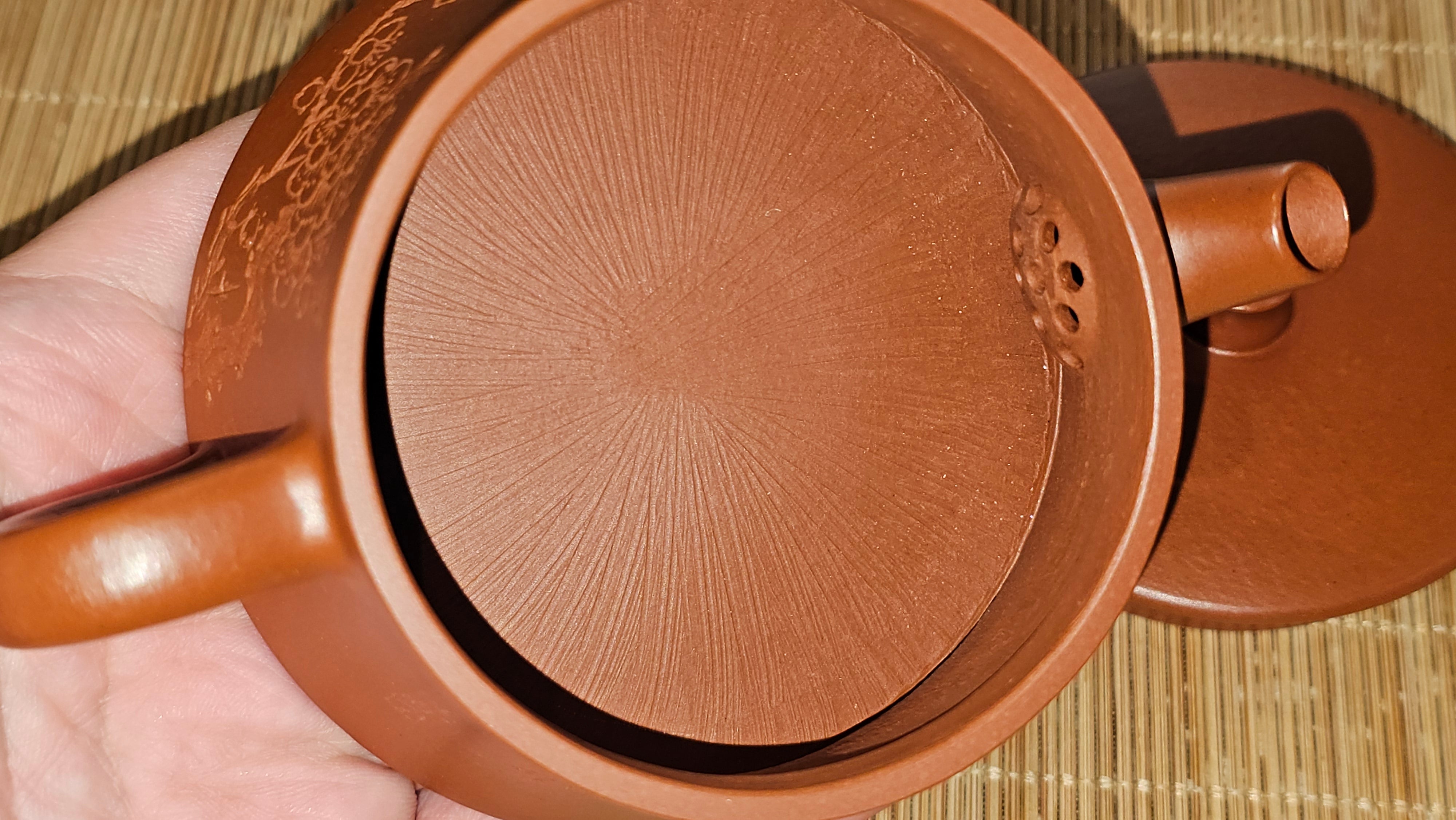 Yun Zhu 云柱 "Pillar of the Heavens", 130.1ml, Xiao Mei Yao Zhu Ni, by Craftsman Wang Hui 王慧 ~ "梅开五福" and Plum Blossoms Engraving by Craftsman Yi De Shu 一德书 ~ Congratulations to Mr L.Q.! 1839hrs 31st Oct 2025, Pender Island! Canada🇨🇦!