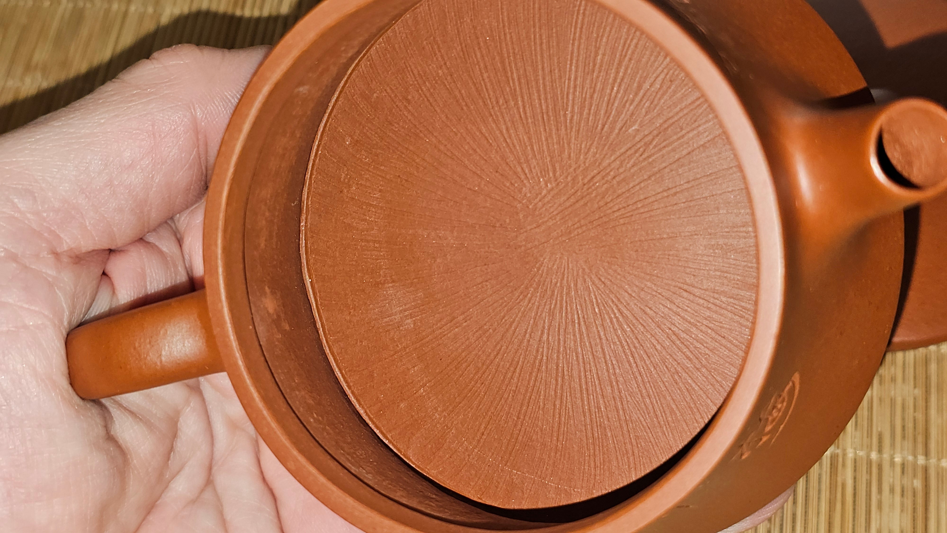 Yun Zhu 云柱 "Pillar of the Heavens", 130.1ml, Xiao Mei Yao Zhu Ni, by Craftsman Wang Hui 王慧 ~ "梅开五福" and Plum Blossoms Engraving by Craftsman Yi De Shu 一德书 ~ Congratulations to Mr L.Q.! 1839hrs 31st Oct 2025, Pender Island! Canada🇨🇦!