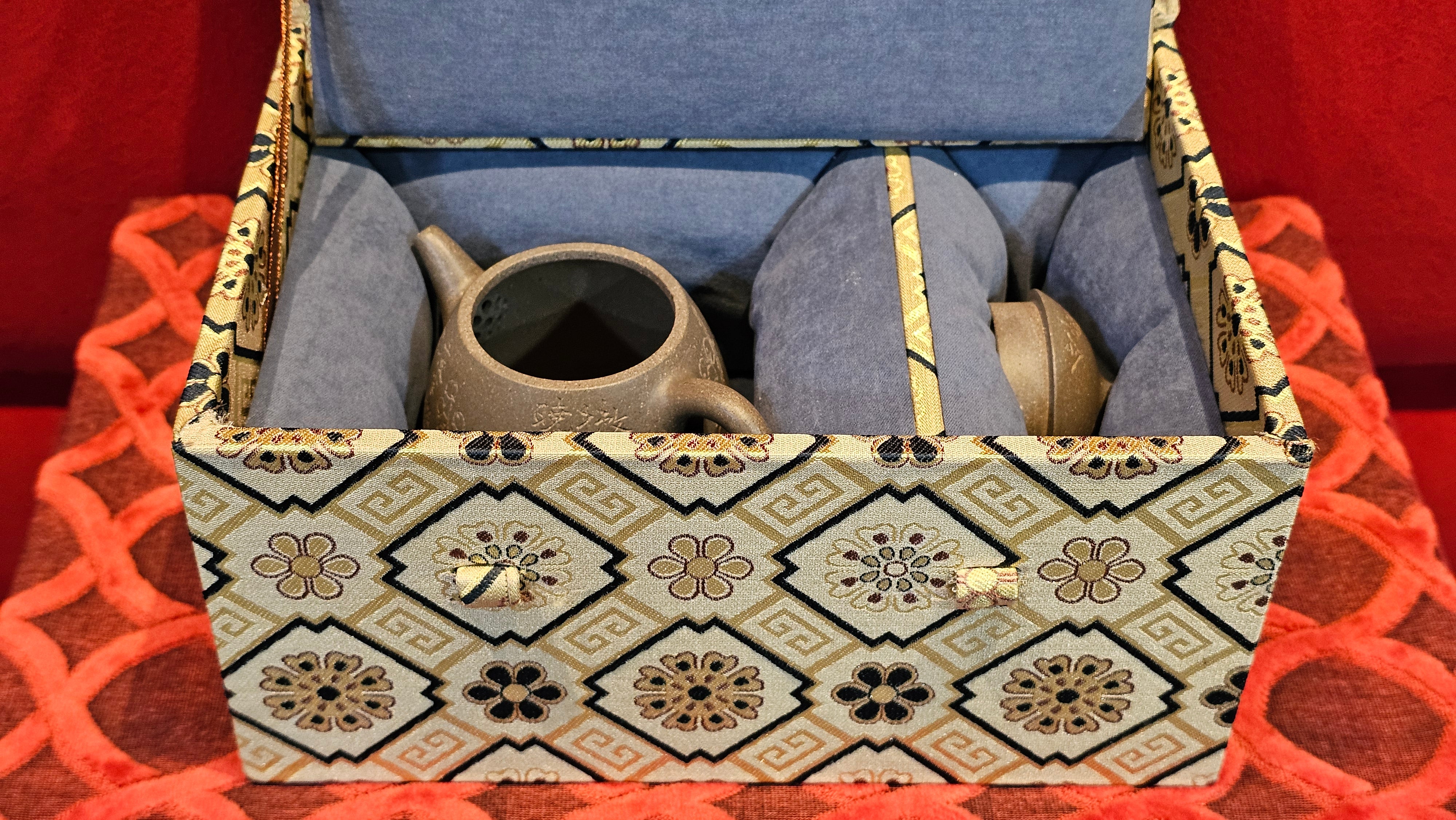 《秦权》"Qin Quan", 155.9ml, by L4 Assoc Master Artist Zhang Ke, Using Our Cao Family's Famous Qing Hui Duan Ni ~ Used and Endorsed by Premier Master Cao An Xiang 紫砂香炉一人曹安祥 ~ Congrats to Kungfu Master Mr J.G.! 1236hrs 31st Oct 2025, New Orleans, LA!