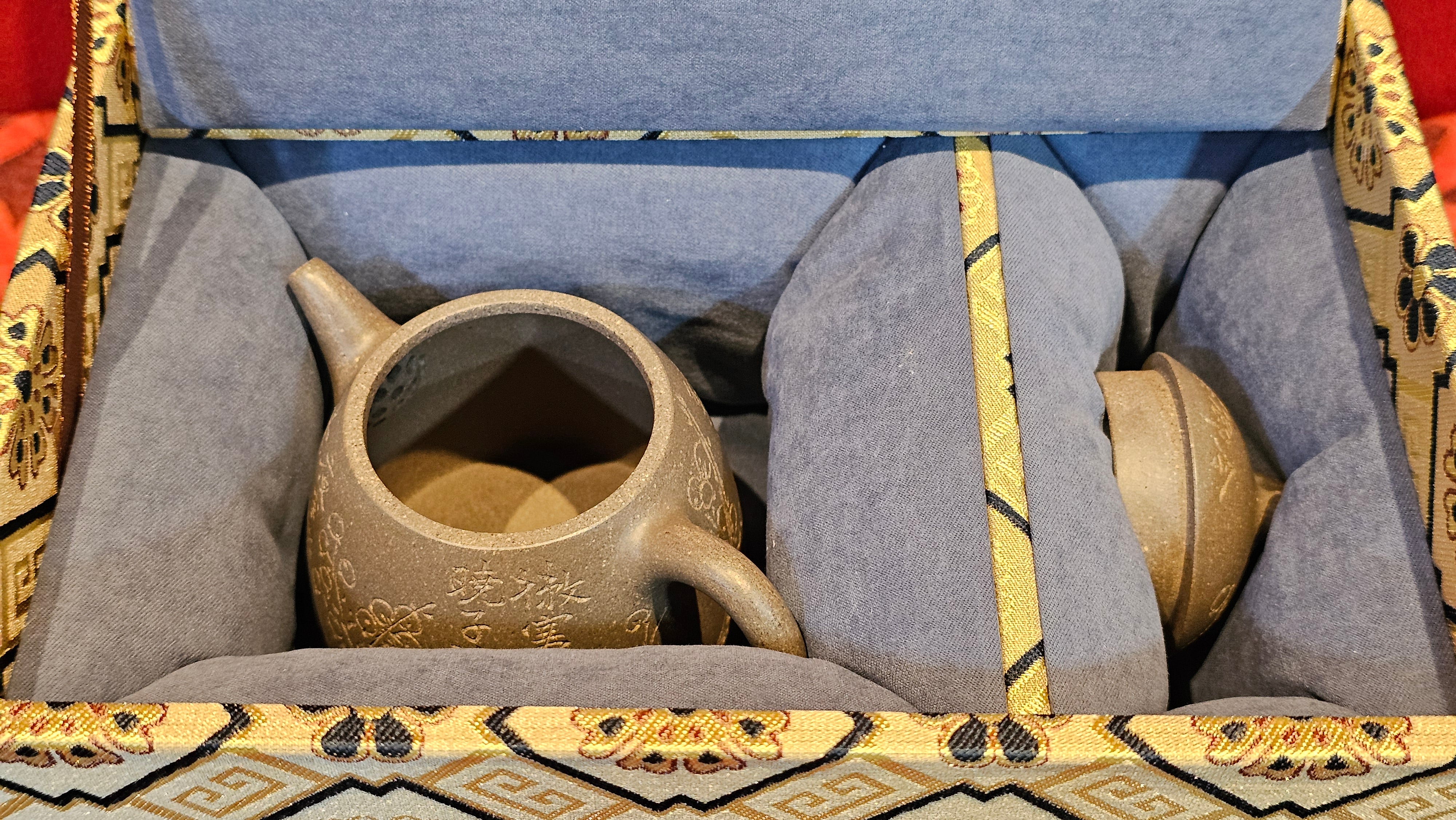 《秦权》"Qin Quan", 155.9ml, by L4 Assoc Master Artist Zhang Ke, Using Our Cao Family's Famous Qing Hui Duan Ni ~ Used and Endorsed by Premier Master Cao An Xiang 紫砂香炉一人曹安祥 ~ Congrats to Kungfu Master Mr J.G.! 1236hrs 31st Oct 2025, New Orleans, LA!