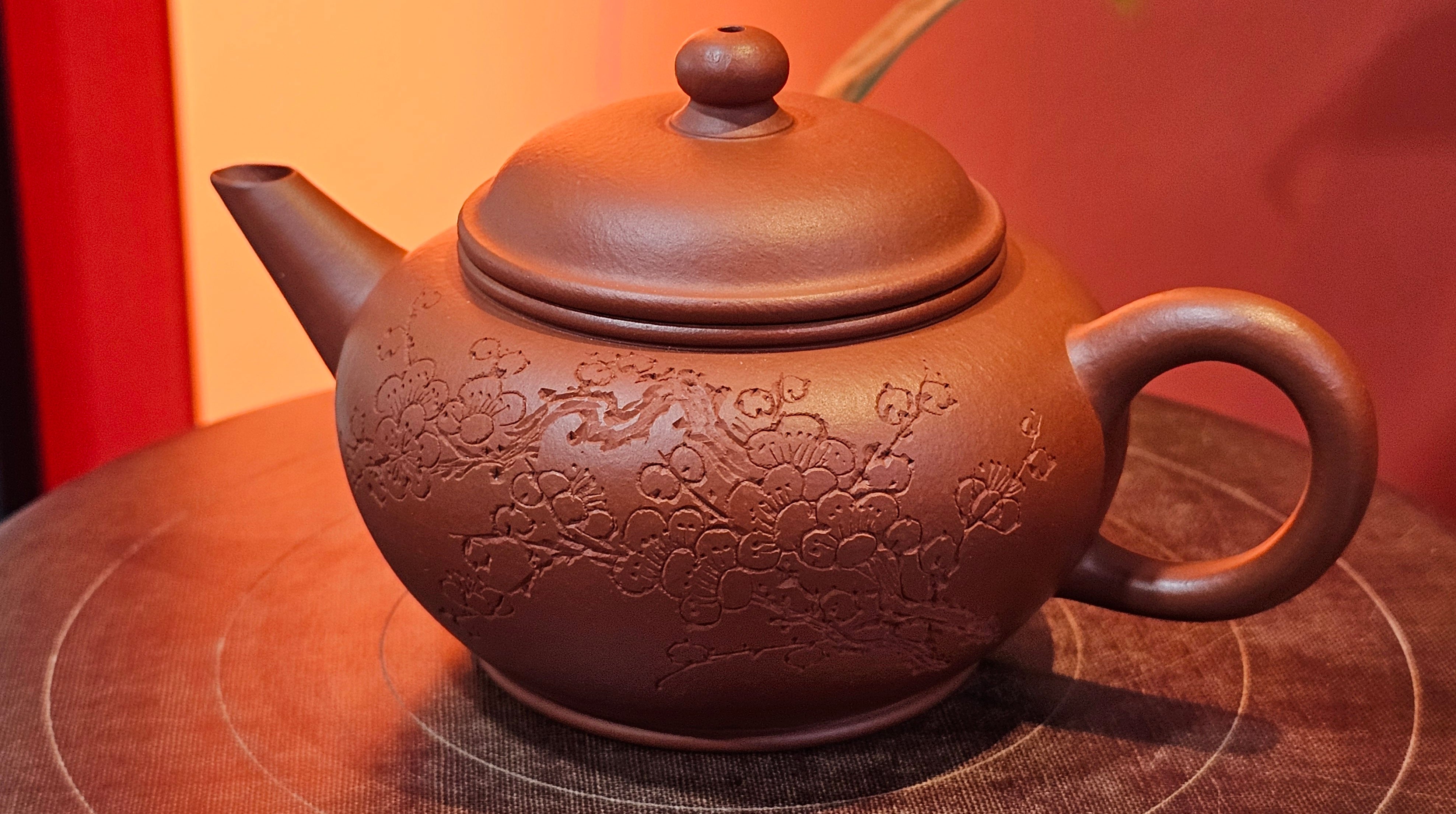 Shui Ping 水平, 150.5ml, Xiao Mei Yao Zhu Ni 小煤窑朱泥, by our Craftsman Chen Yue Fei 陈跃飞, Plum Blossoms Engraving by Craftsman Yi De Shu 一德书 ~!Congratulations to Mr A.C.! 1000hrs 7th Nov 2025, Seattle! WA!