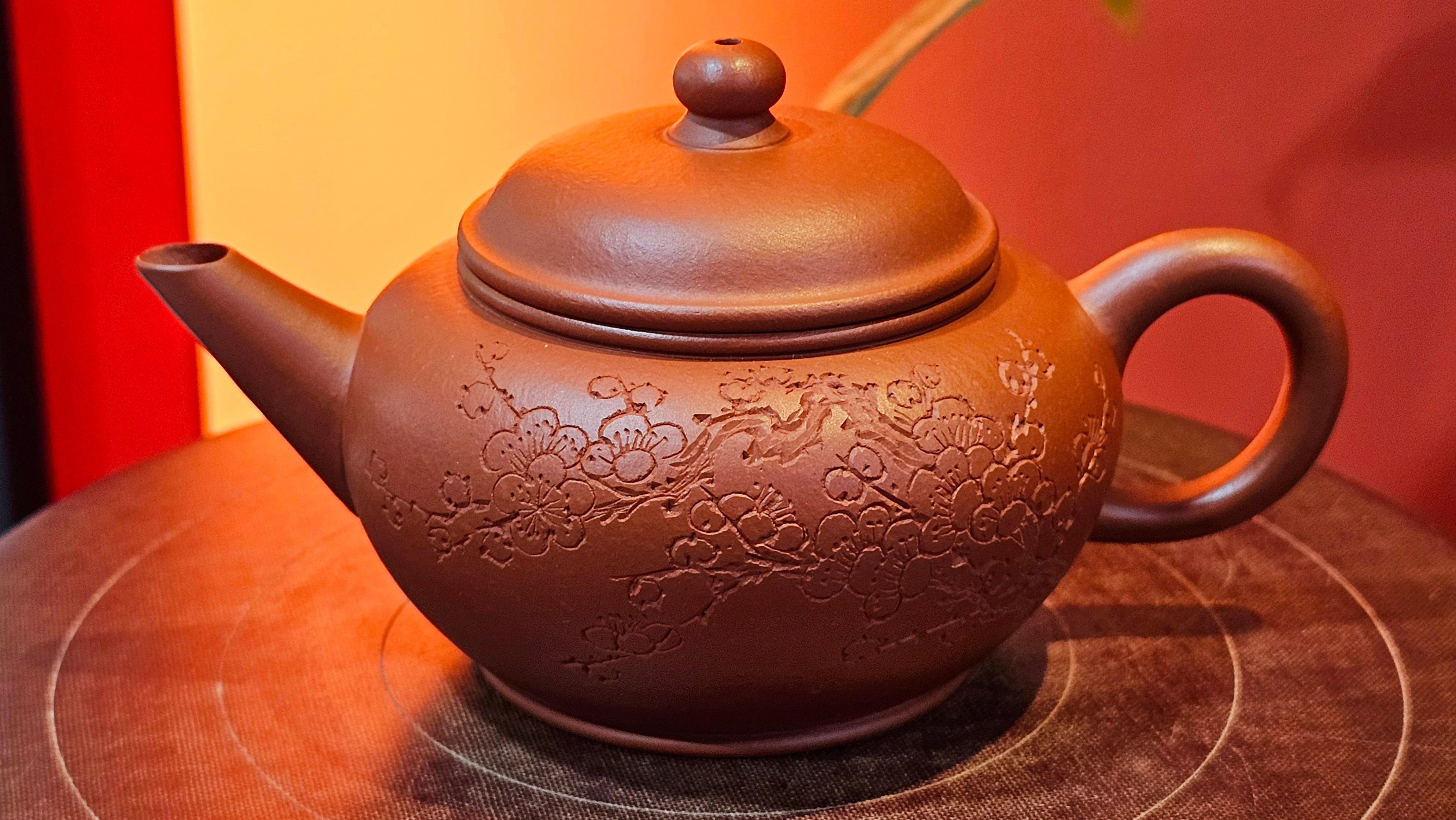 Shui Ping 水平, 150.5ml, Xiao Mei Yao Zhu Ni 小煤窑朱泥, by our Craftsman Chen Yue Fei 陈跃飞, Plum Blossoms Engraving by Craftsman Yi De Shu 一德书 ~!Congratulations to Mr A.C.! 1000hrs 7th Nov 2025, Seattle! WA!