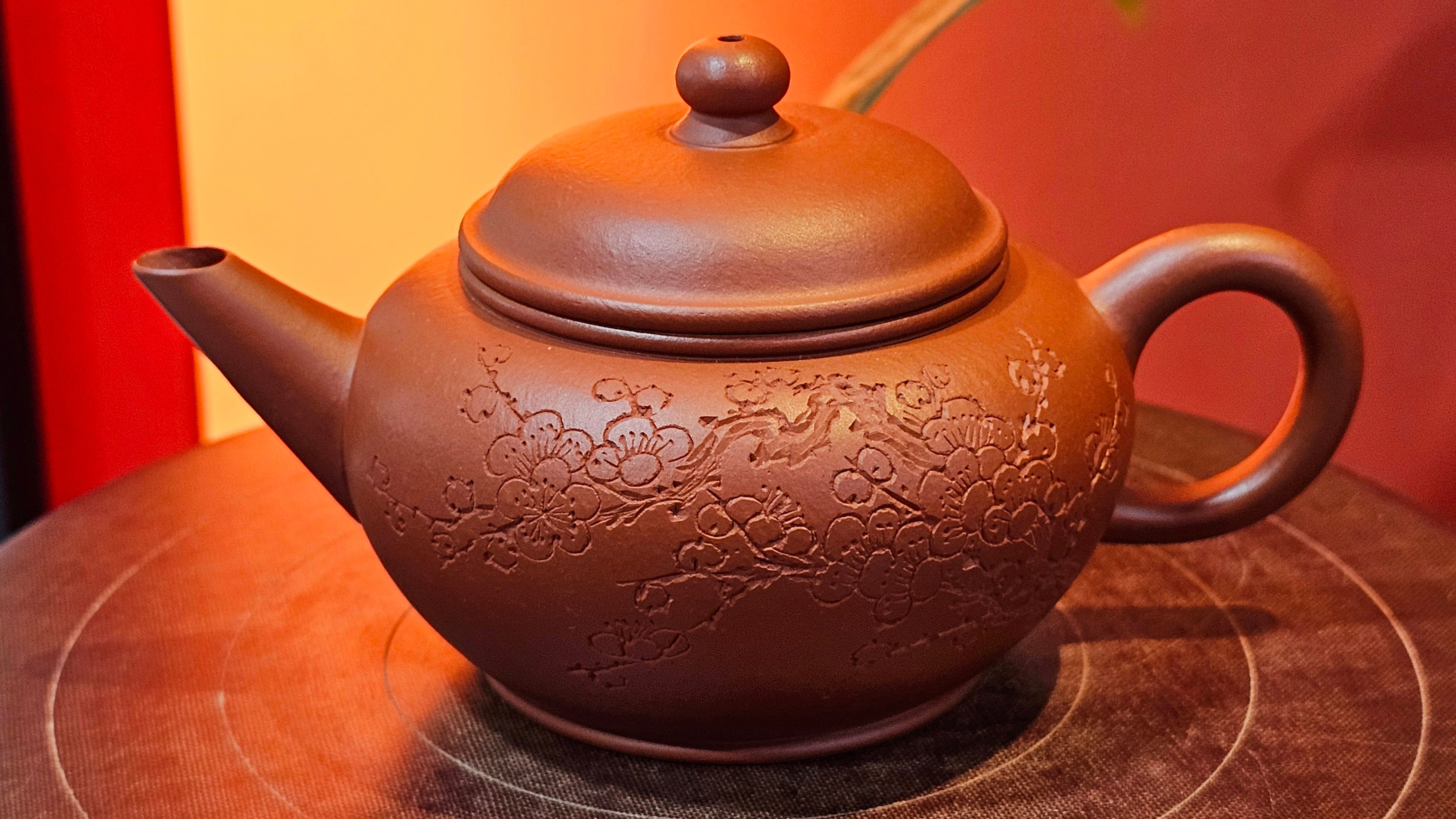 Shui Ping 水平, 150.5ml, Xiao Mei Yao Zhu Ni 小煤窑朱泥, by our Craftsman Chen Yue Fei 陈跃飞, Plum Blossoms Engraving by Craftsman Yi De Shu 一德书 ~!Congratulations to Mr A.C.! 1000hrs 7th Nov 2025, Seattle! WA!