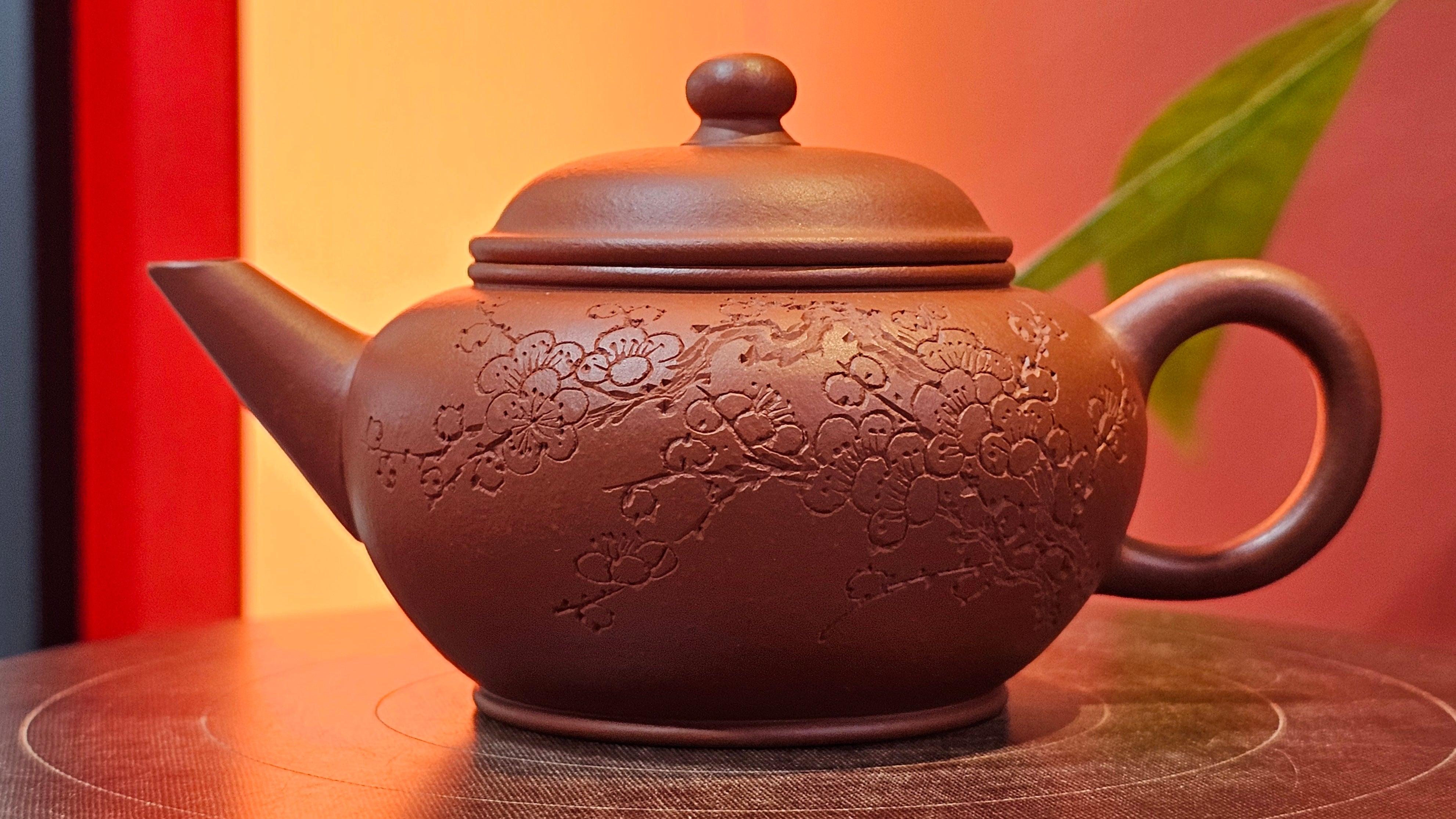 Shui Ping 水平, 150.5ml, Xiao Mei Yao Zhu Ni 小煤窑朱泥, by our Craftsman Chen Yue Fei 陈跃飞, Plum Blossoms Engraving by Craftsman Yi De Shu 一德书 ~!Congratulations to Mr A.C.! 1000hrs 7th Nov 2025, Seattle! WA!