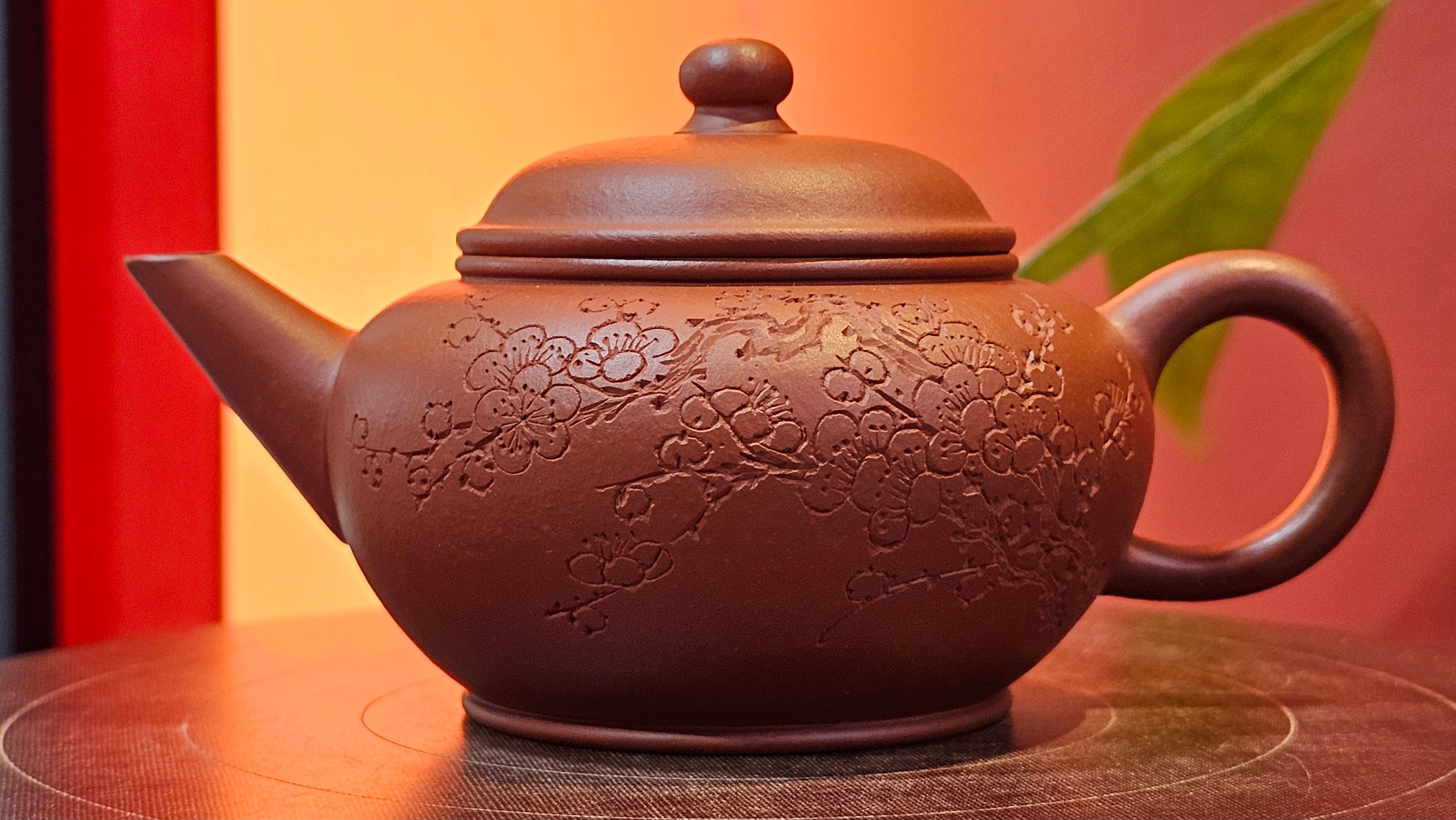 Shui Ping 水平, 150.5ml, Xiao Mei Yao Zhu Ni 小煤窑朱泥, by our Craftsman Chen Yue Fei 陈跃飞, Plum Blossoms Engraving by Craftsman Yi De Shu 一德书 ~!Congratulations to Mr A.C.! 1000hrs 7th Nov 2025, Seattle! WA!