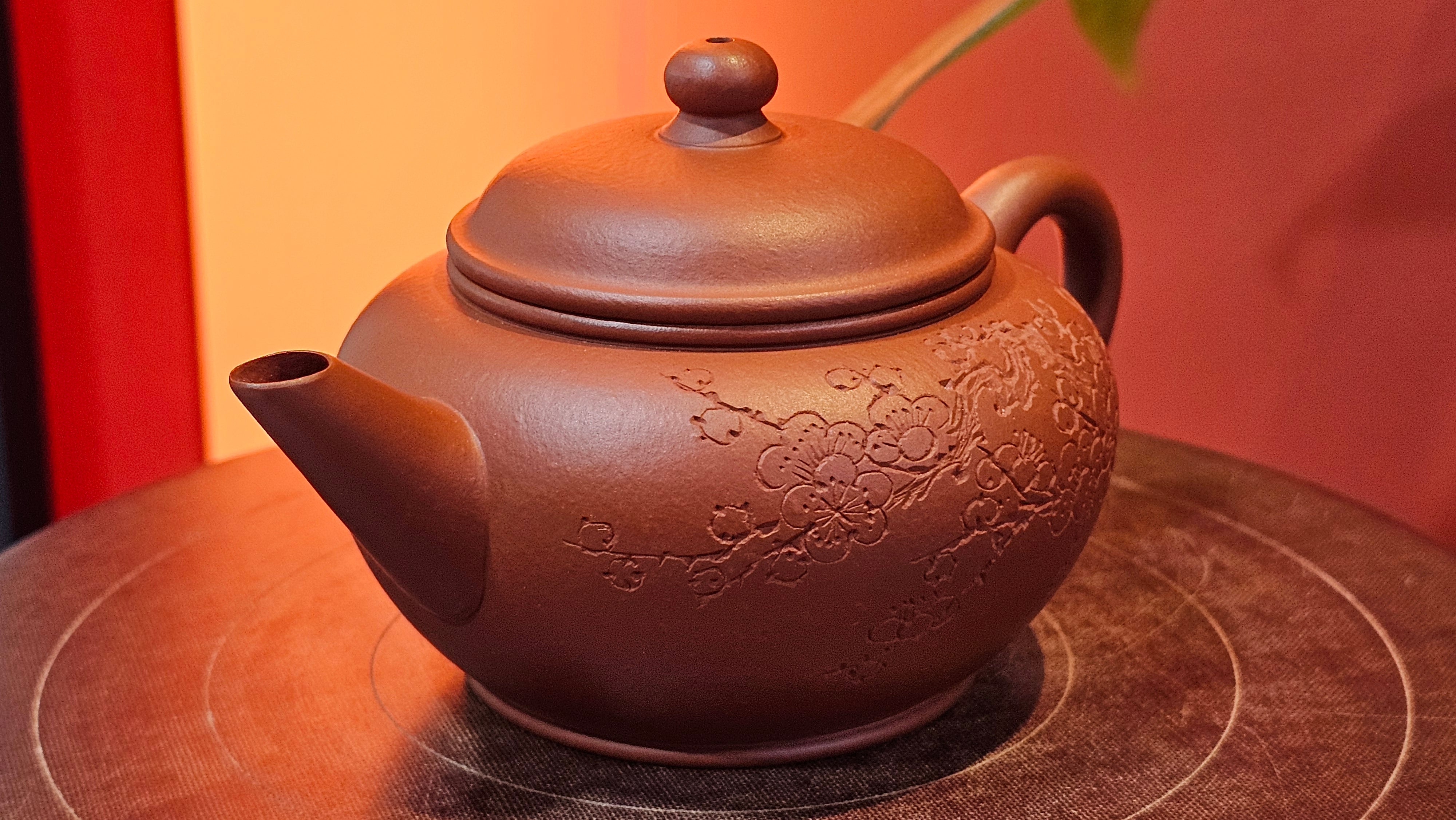 Shui Ping 水平, 150.5ml, Xiao Mei Yao Zhu Ni 小煤窑朱泥, by our Craftsman Chen Yue Fei 陈跃飞, Plum Blossoms Engraving by Craftsman Yi De Shu 一德书 ~!Congratulations to Mr A.C.! 1000hrs 7th Nov 2025, Seattle! WA!