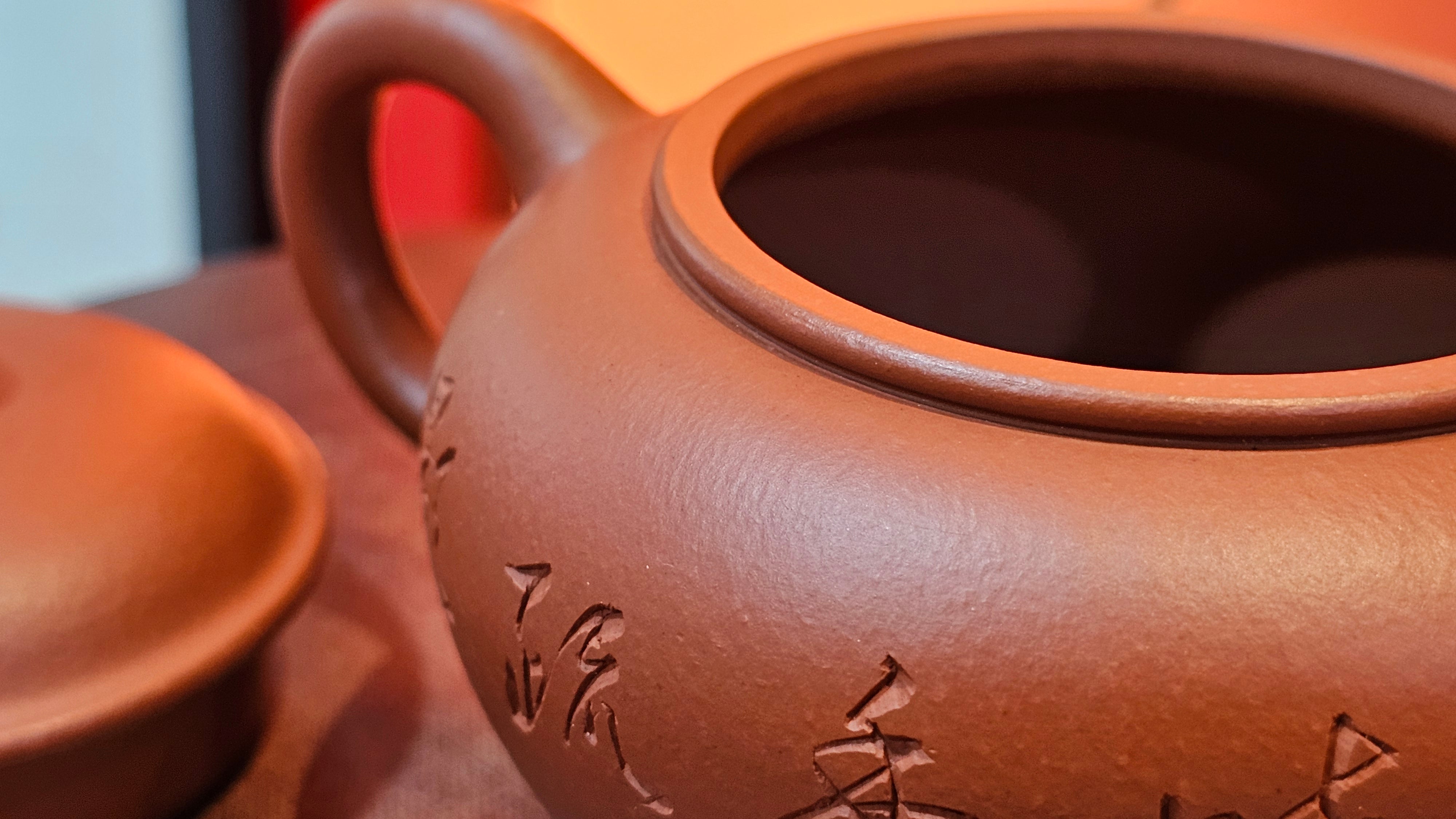 Shui Ping 水平, 150.5ml, Xiao Mei Yao Zhu Ni 小煤窑朱泥, by our Craftsman Chen Yue Fei 陈跃飞, Plum Blossoms Engraving by Craftsman Yi De Shu 一德书 ~!Congratulations to Mr A.C.! 1000hrs 7th Nov 2025, Seattle! WA!