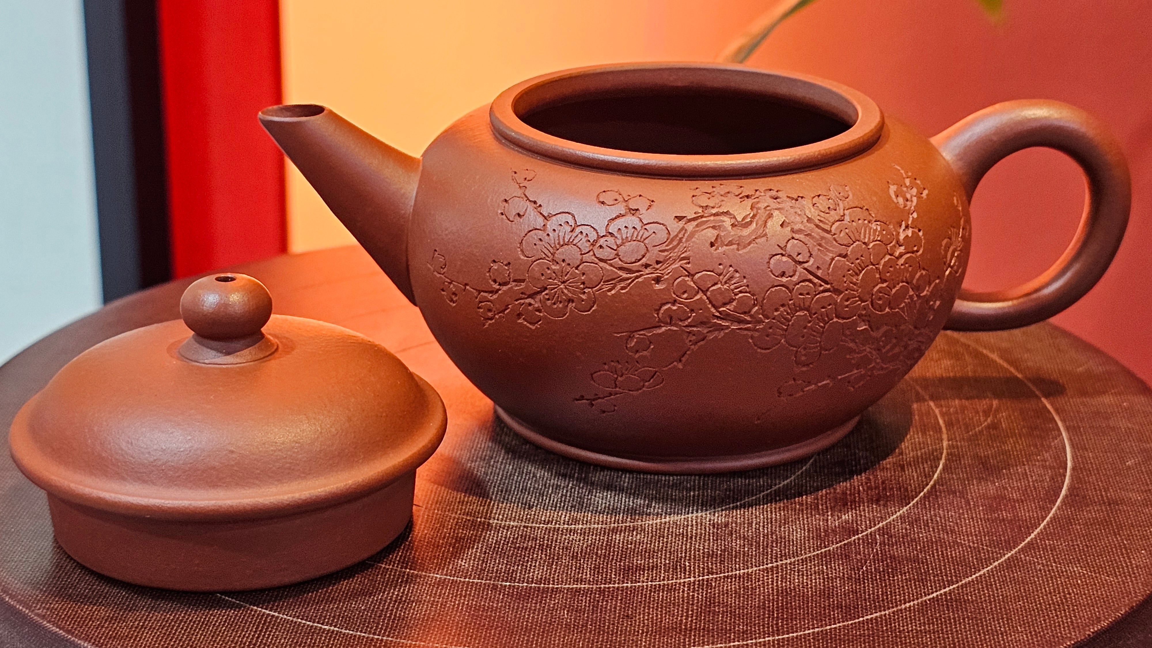 Shui Ping 水平, 150.5ml, Xiao Mei Yao Zhu Ni 小煤窑朱泥, by our Craftsman Chen Yue Fei 陈跃飞, Plum Blossoms Engraving by Craftsman Yi De Shu 一德书 ~!Congratulations to Mr A.C.! 1000hrs 7th Nov 2025, Seattle! WA!