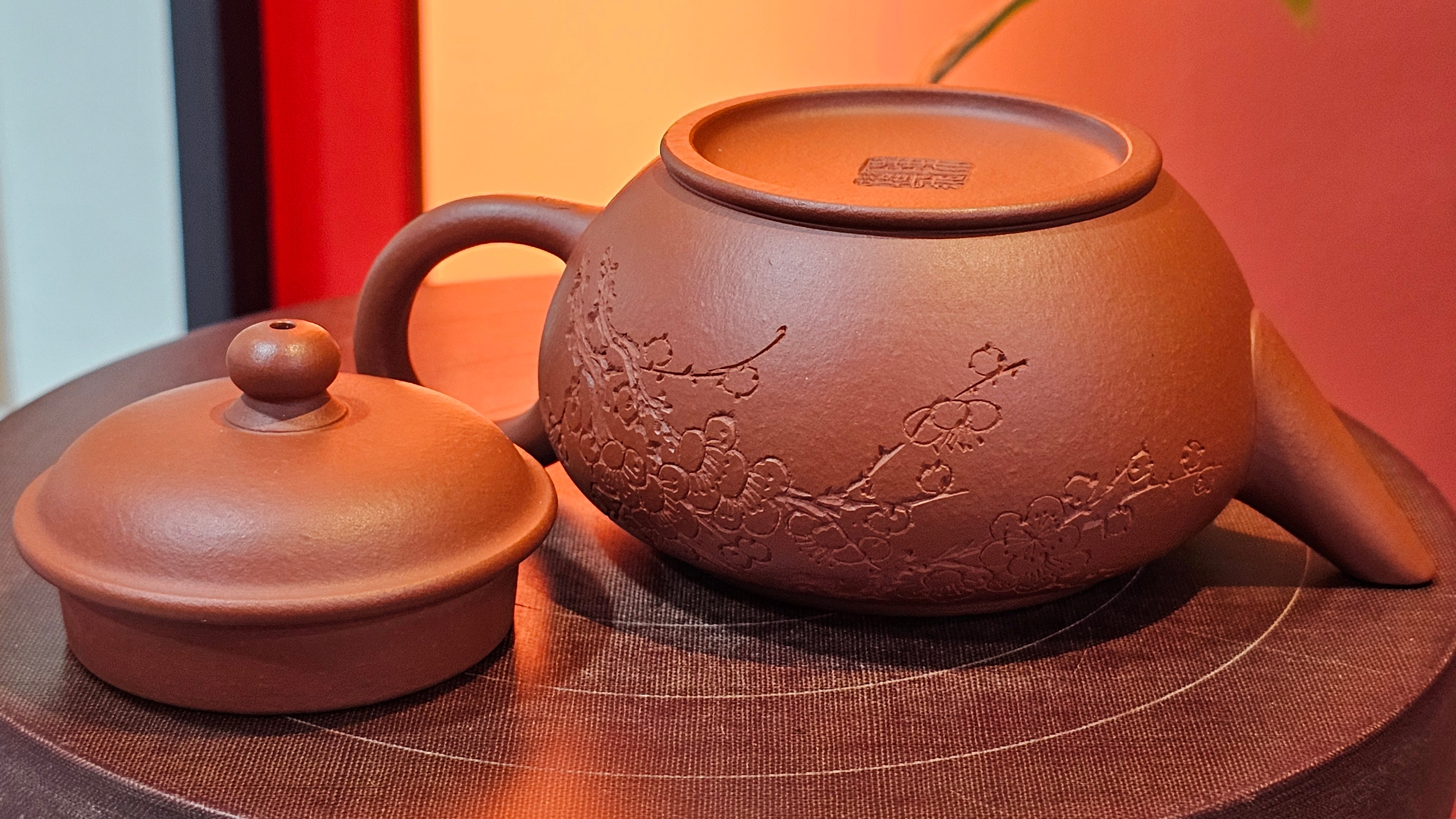 Shui Ping 水平, 150.5ml, Xiao Mei Yao Zhu Ni 小煤窑朱泥, by our Craftsman Chen Yue Fei 陈跃飞, Plum Blossoms Engraving by Craftsman Yi De Shu 一德书 ~!Congratulations to Mr A.C.! 1000hrs 7th Nov 2025, Seattle! WA!