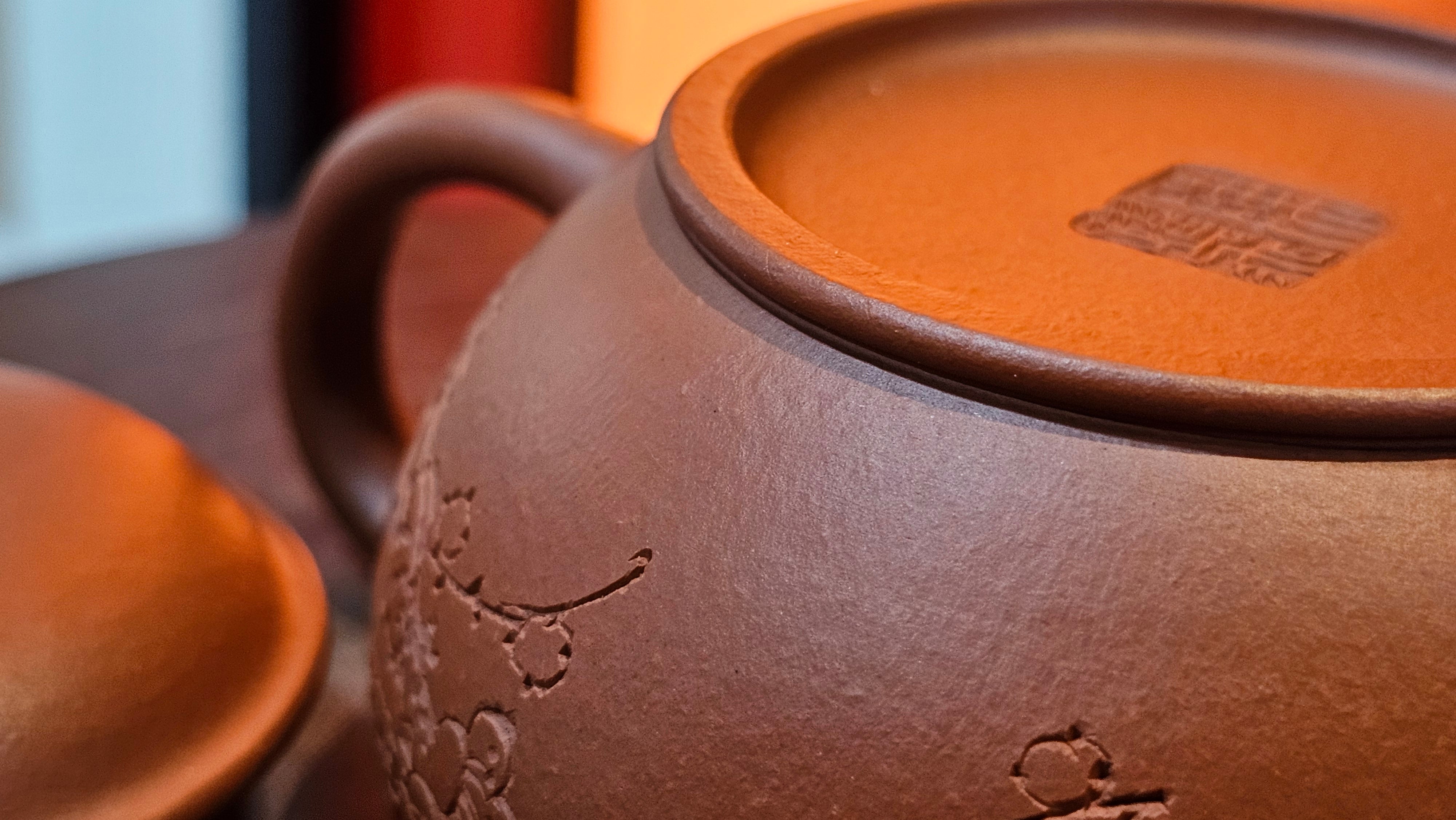 Shui Ping 水平, 150.5ml, Xiao Mei Yao Zhu Ni 小煤窑朱泥, by our Craftsman Chen Yue Fei 陈跃飞, Plum Blossoms Engraving by Craftsman Yi De Shu 一德书 ~!Congratulations to Mr A.C.! 1000hrs 7th Nov 2025, Seattle! WA!