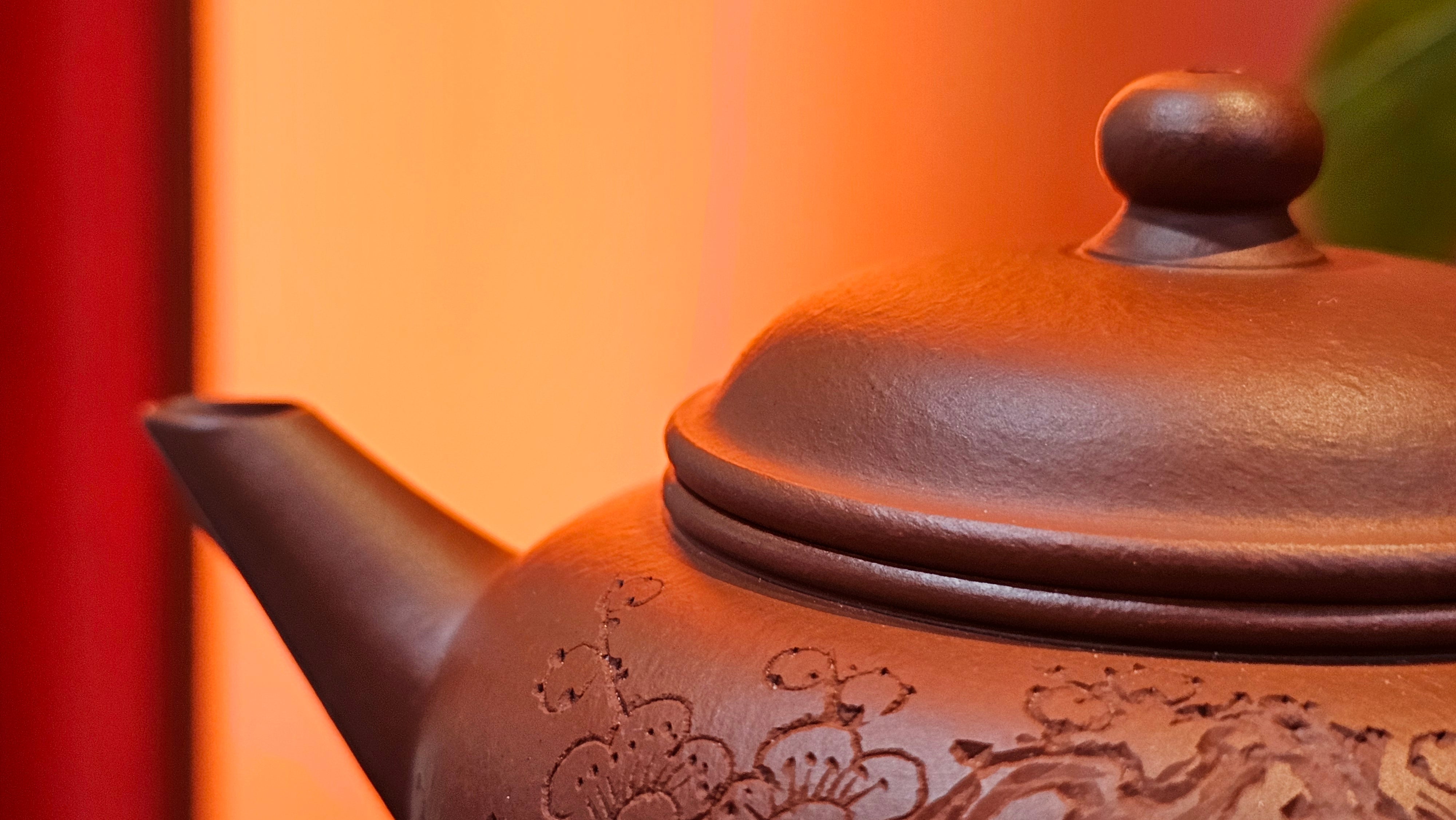 Shui Ping 水平, 150.5ml, Xiao Mei Yao Zhu Ni 小煤窑朱泥, by our Craftsman Chen Yue Fei 陈跃飞, Plum Blossoms Engraving by Craftsman Yi De Shu 一德书 ~!Congratulations to Mr A.C.! 1000hrs 7th Nov 2025, Seattle! WA!