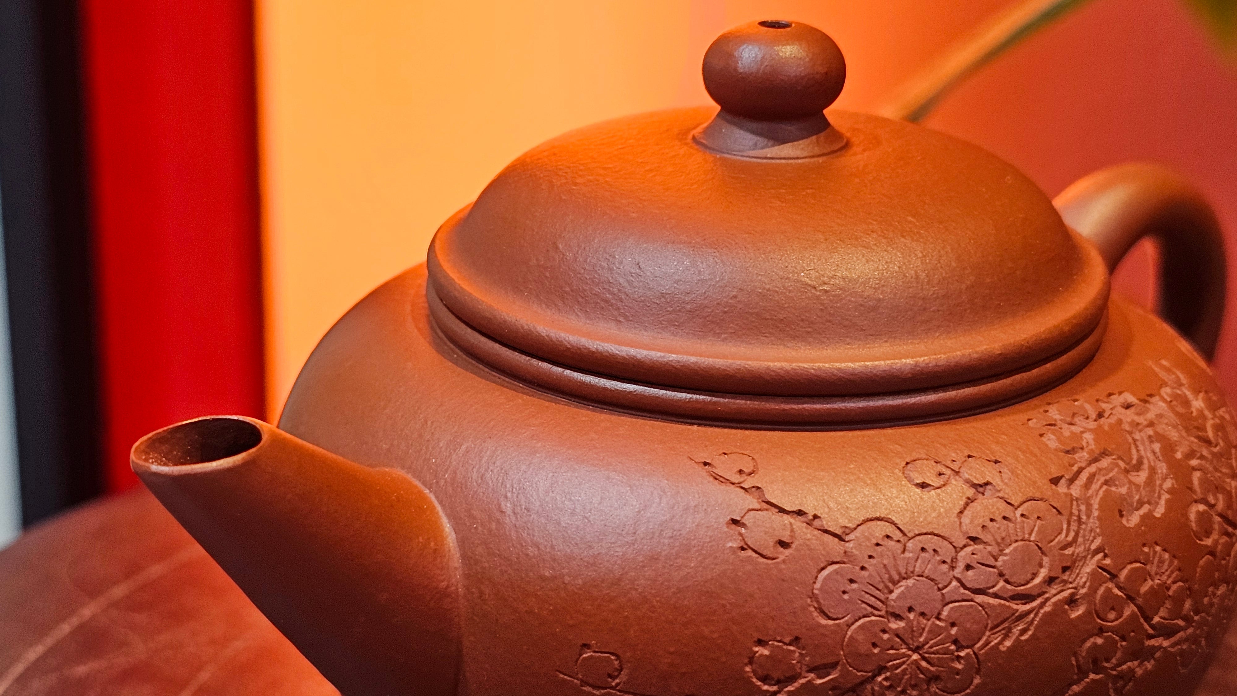 Shui Ping 水平, 150.5ml, Xiao Mei Yao Zhu Ni 小煤窑朱泥, by our Craftsman Chen Yue Fei 陈跃飞, Plum Blossoms Engraving by Craftsman Yi De Shu 一德书 ~!Congratulations to Mr A.C.! 1000hrs 7th Nov 2025, Seattle! WA!